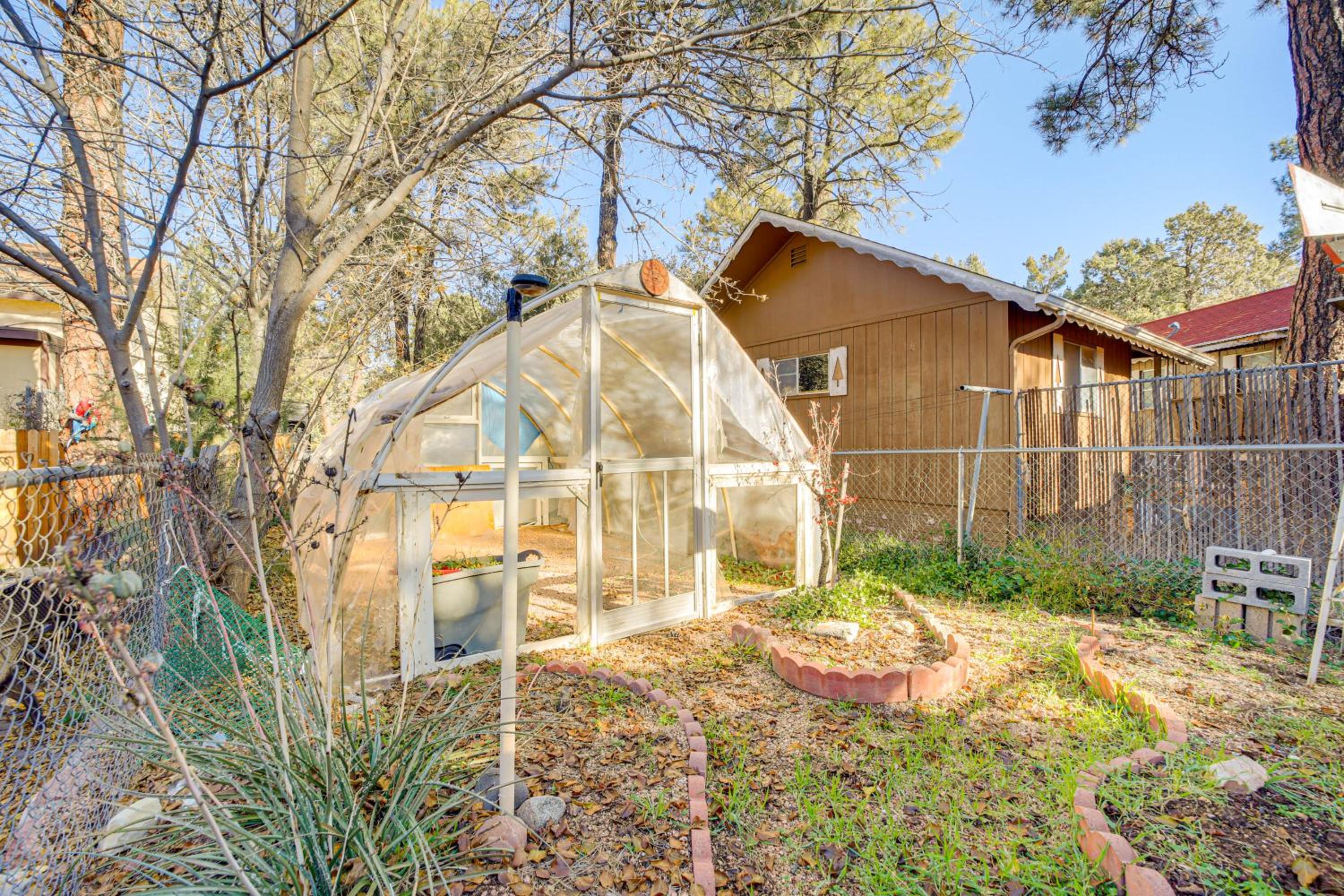 Near Scenic Trails and Parks! Central Payson Retreat