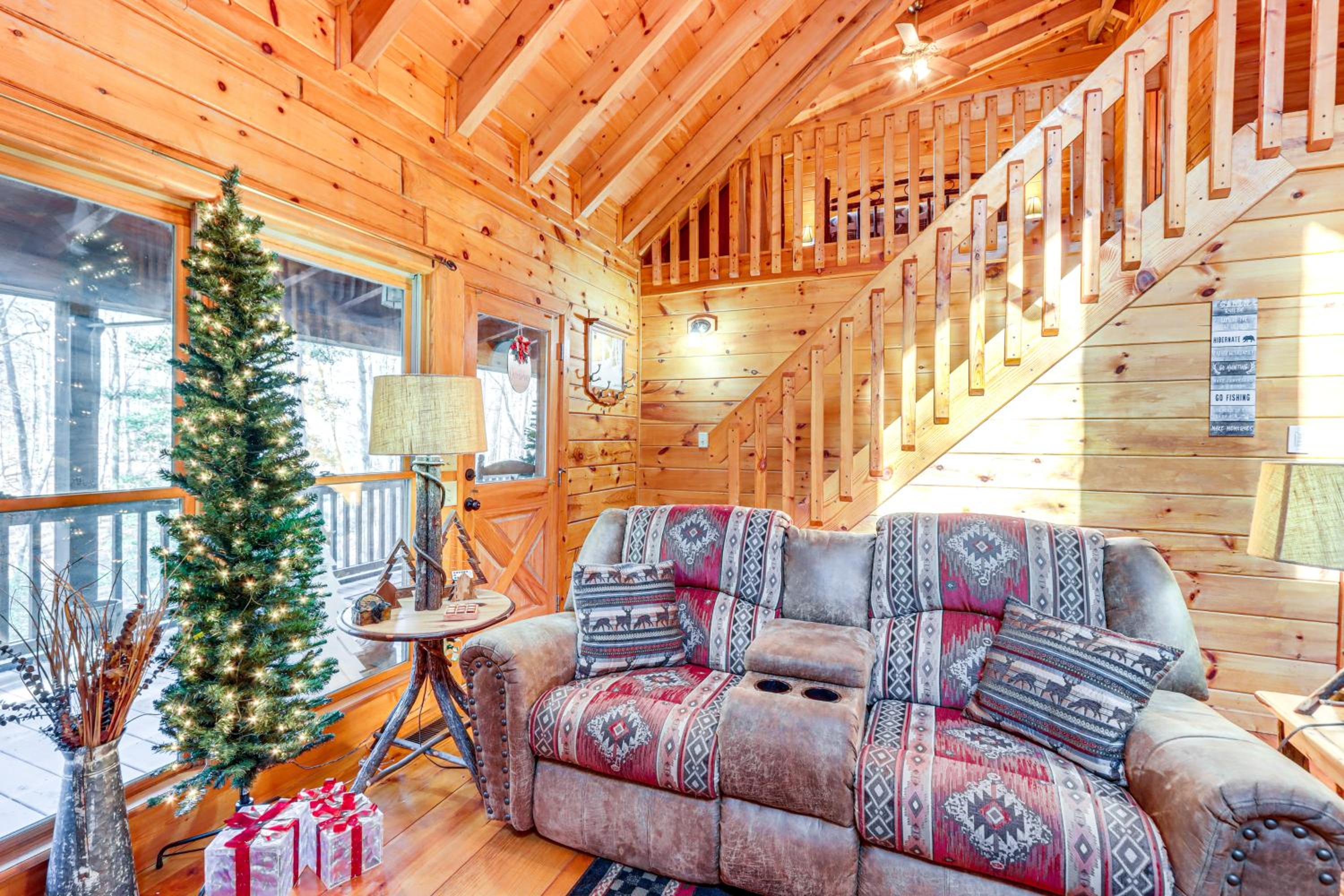 Game Room and Hot Tub! Family Cabin in Blue Ridge