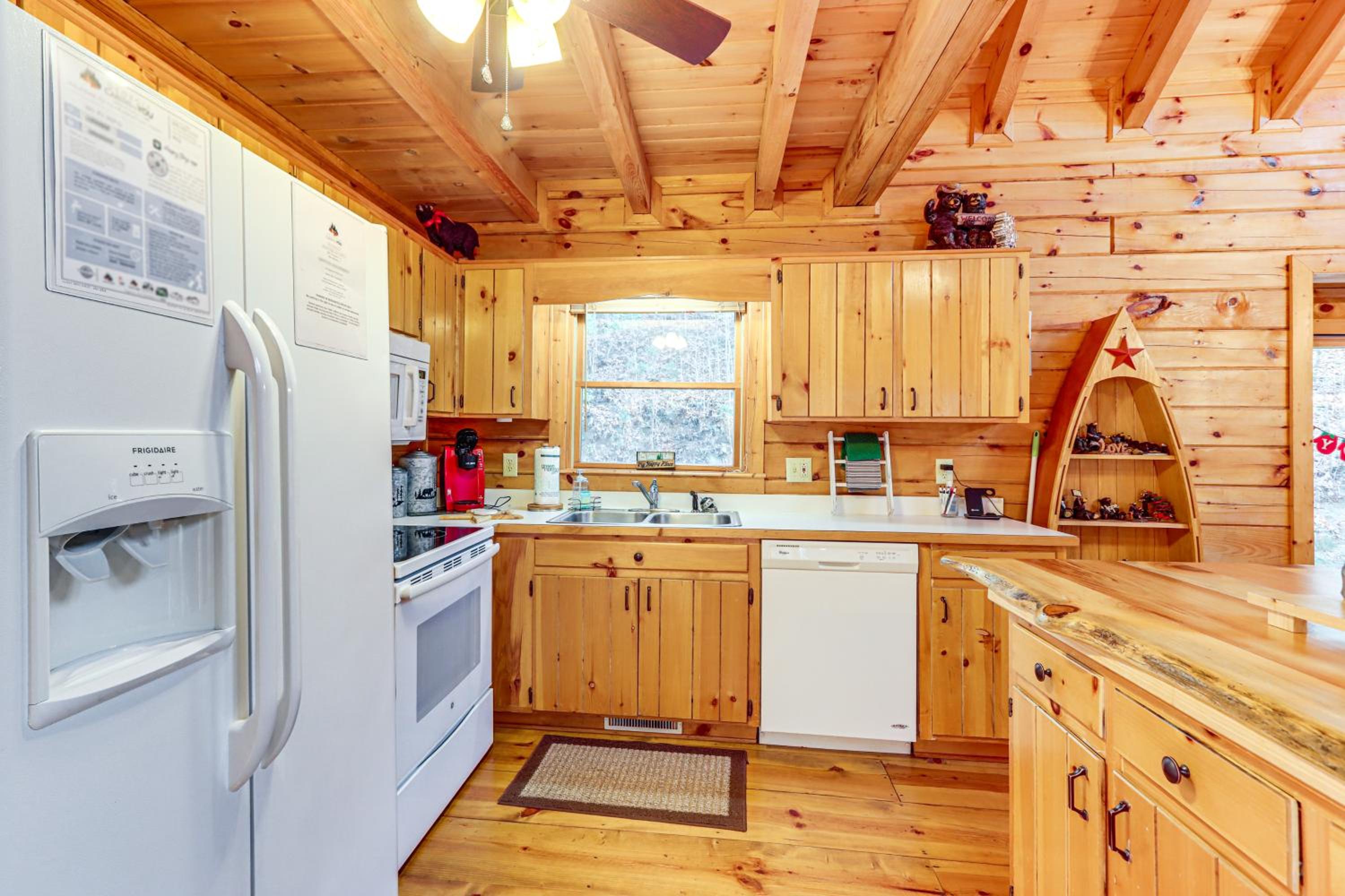 Game Room and Hot Tub! Family Cabin in Blue Ridge