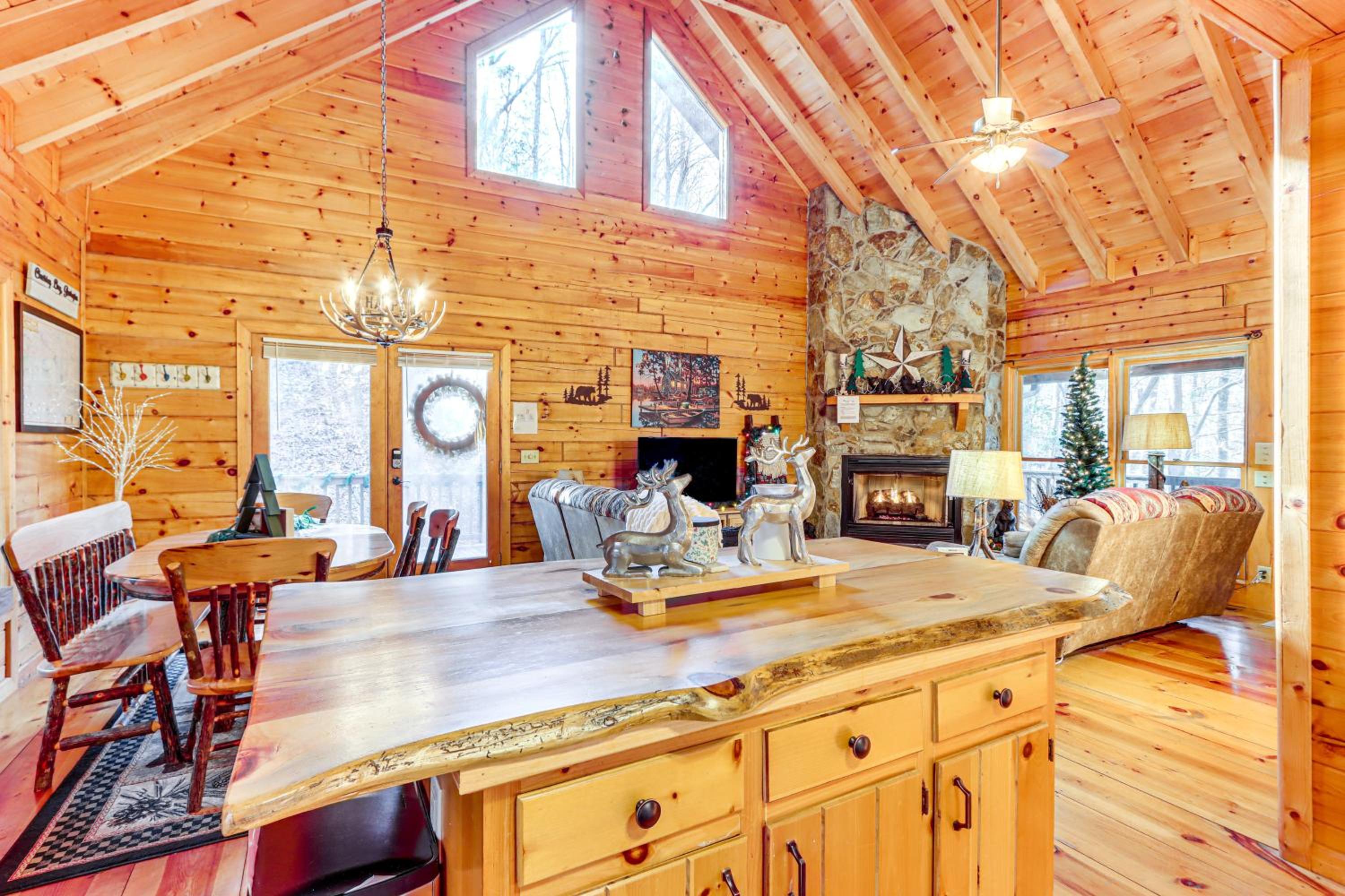 Game Room and Hot Tub! Family Cabin in Blue Ridge