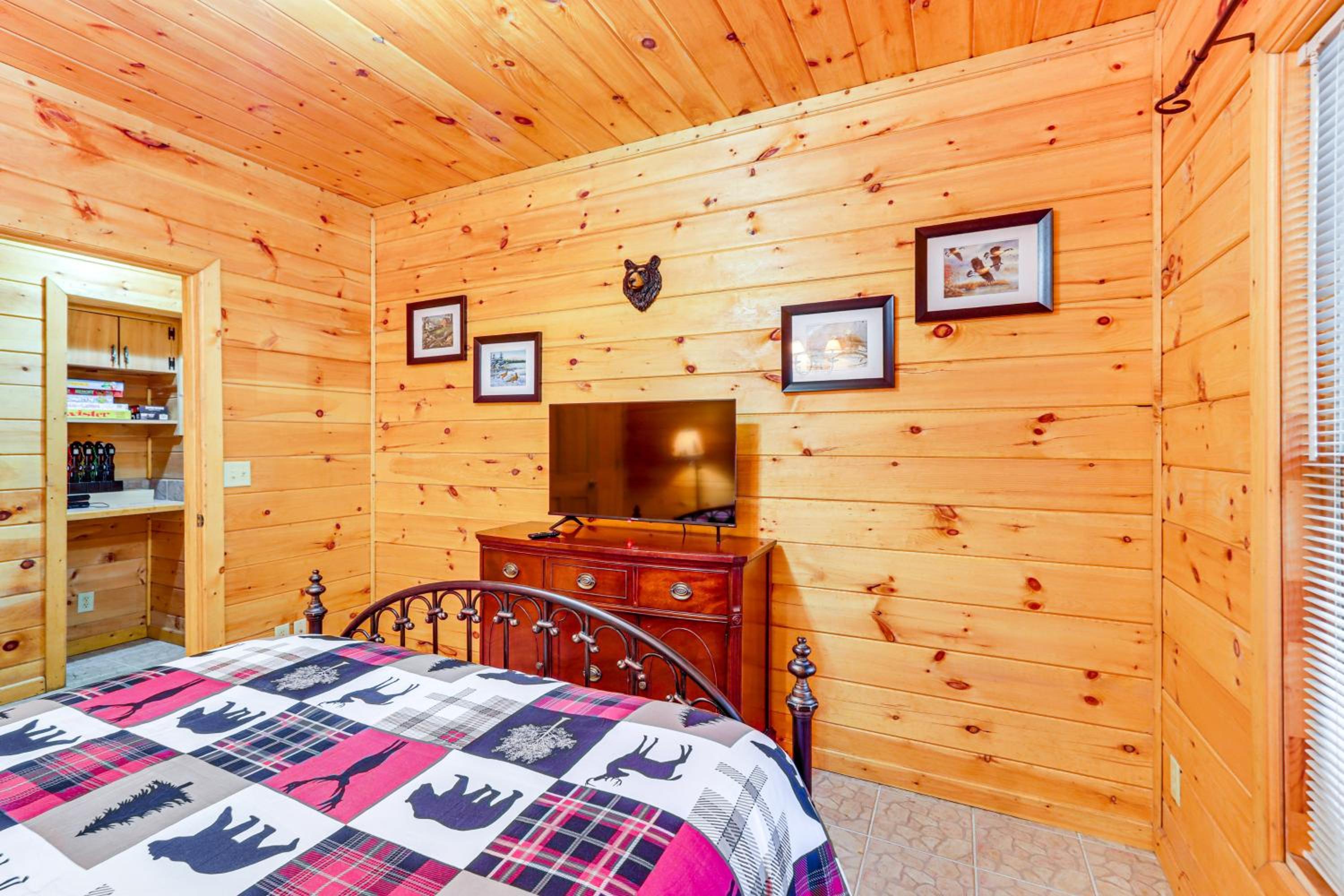 Game Room and Hot Tub! Family Cabin in Blue Ridge