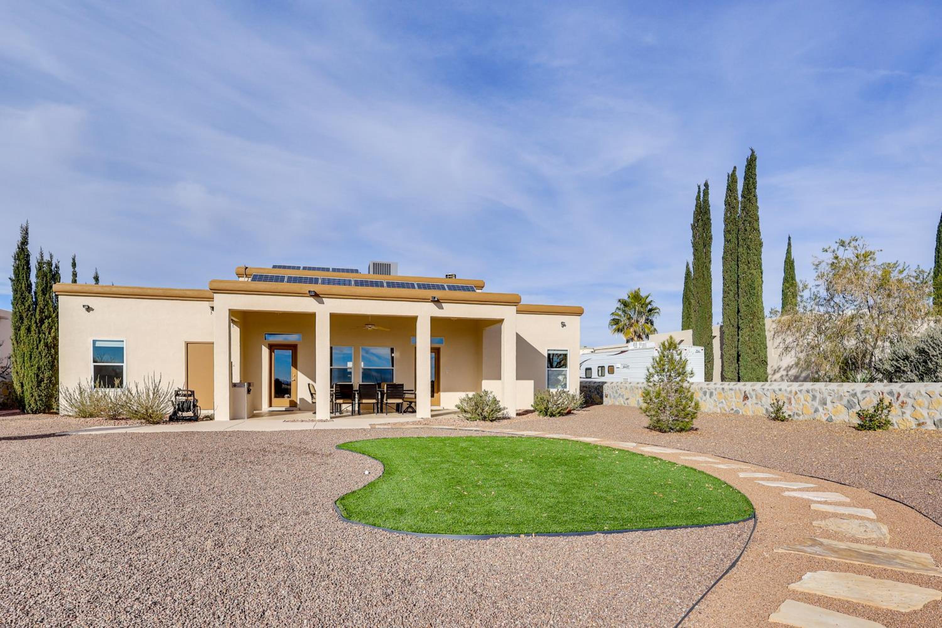 Golf, Hike and Stargaze Quiet Home in Las Cruces