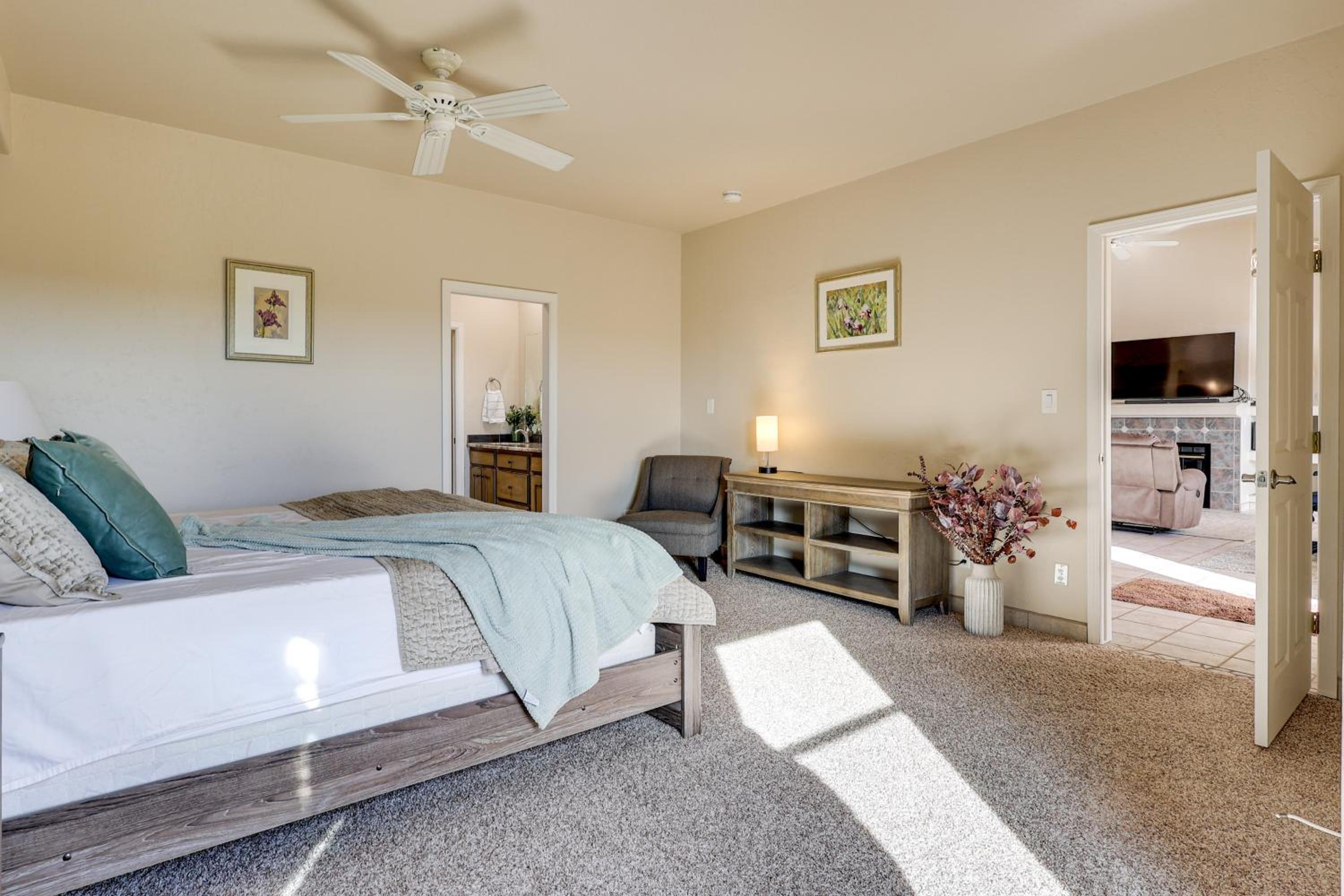 Golf, Hike and Stargaze Quiet Home in Las Cruces