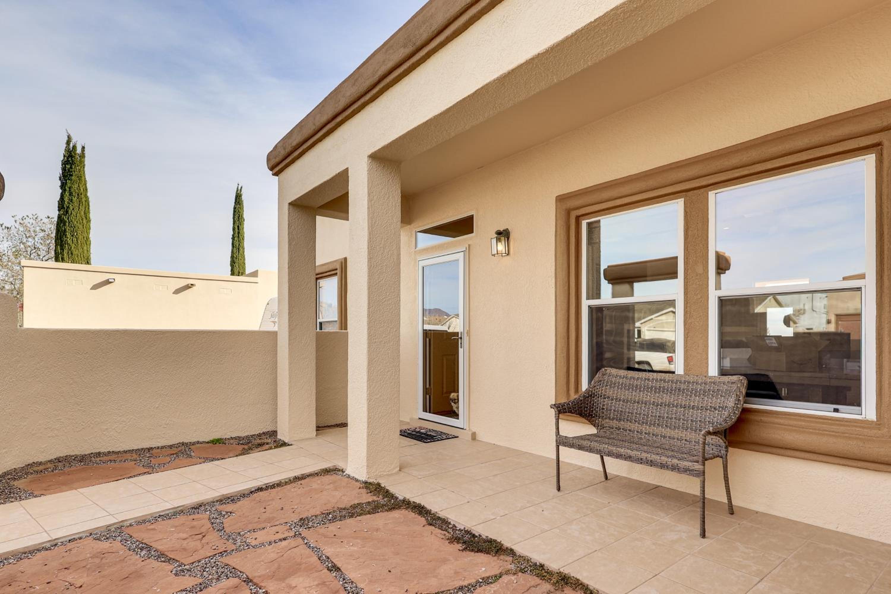 Golf, Hike and Stargaze Quiet Home in Las Cruces