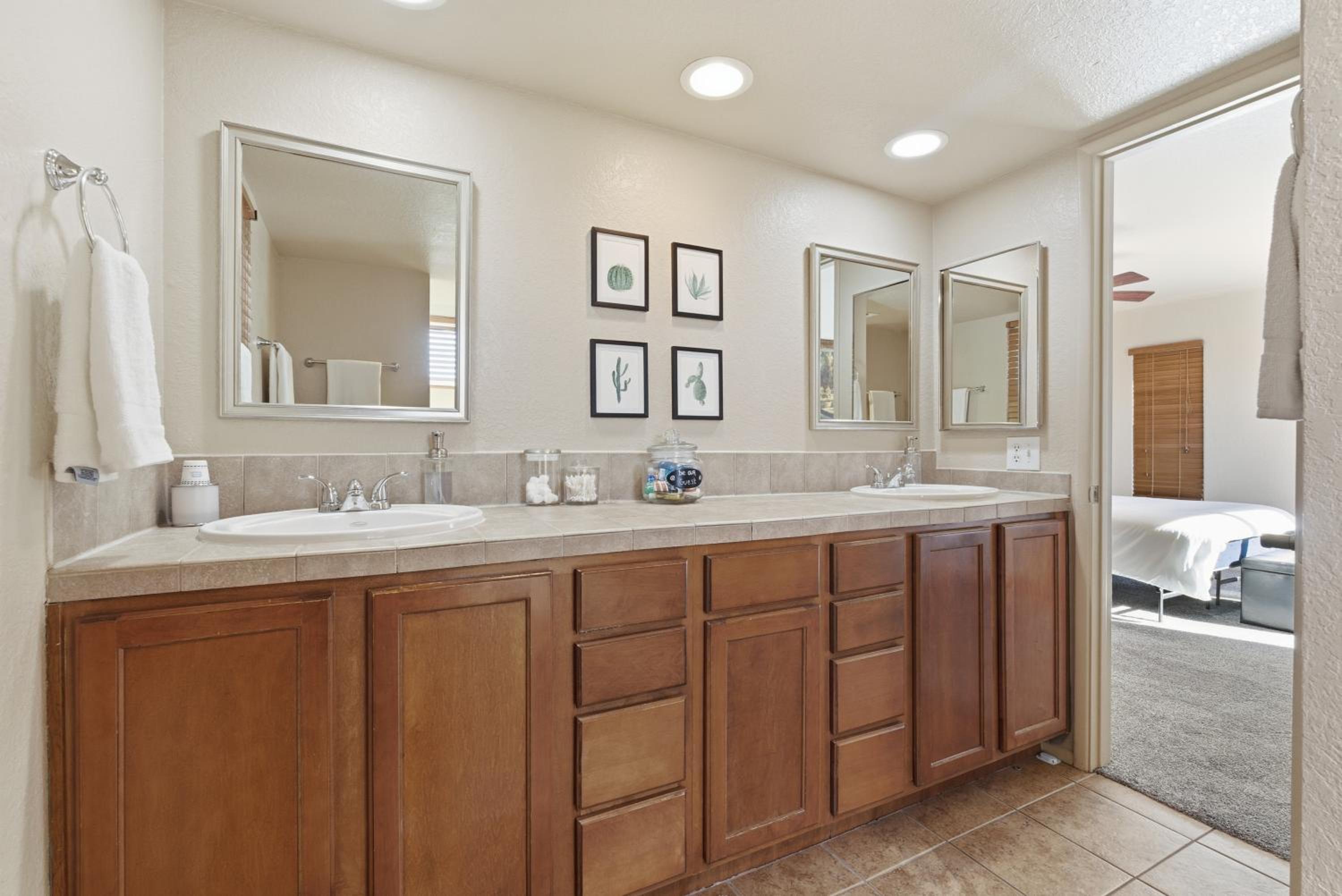 Saguaro Lodge, Luxury comfort in Tucson
