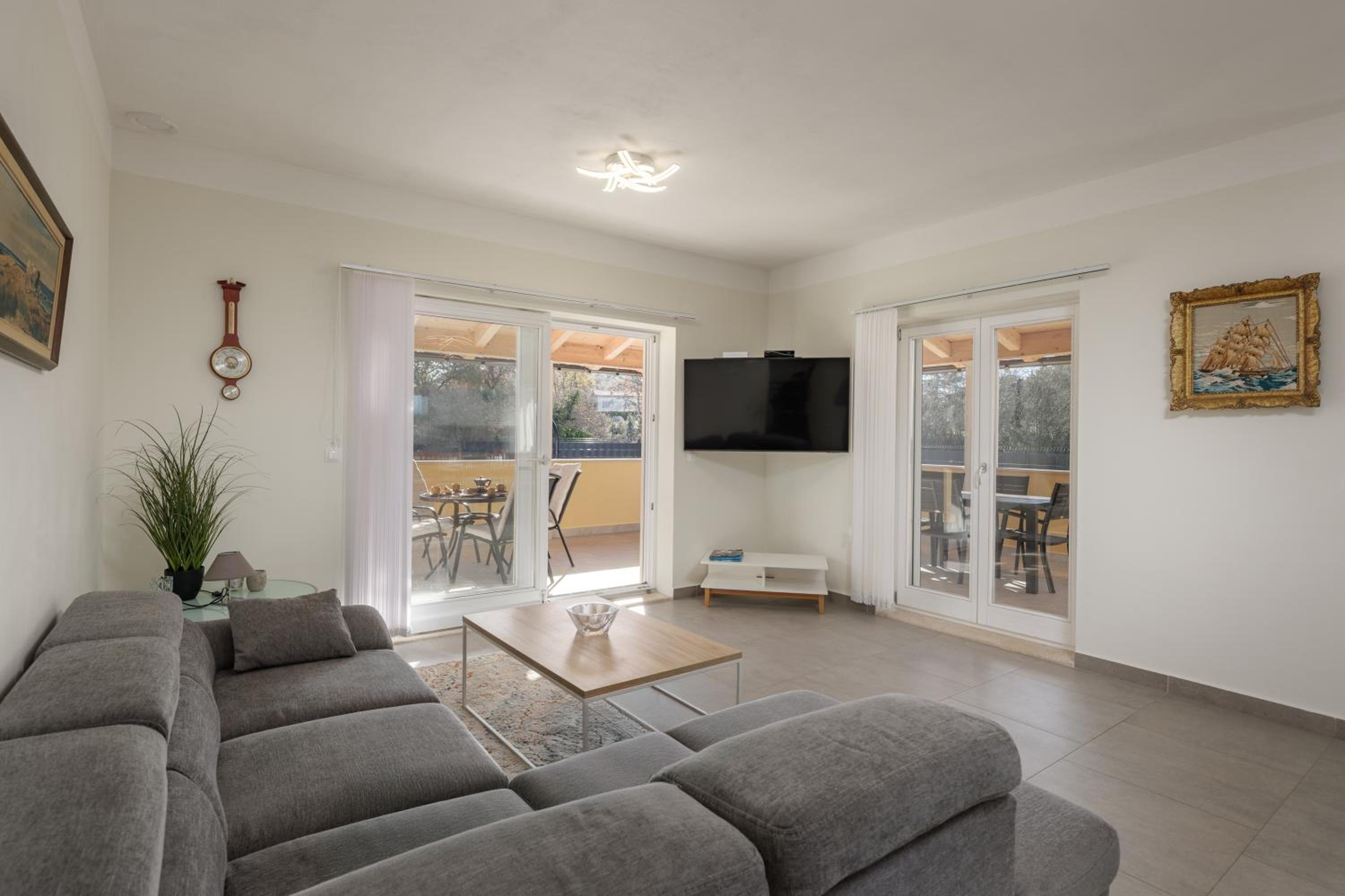 Casa Berton - Heated Saltwater Pool - Happy Rentals