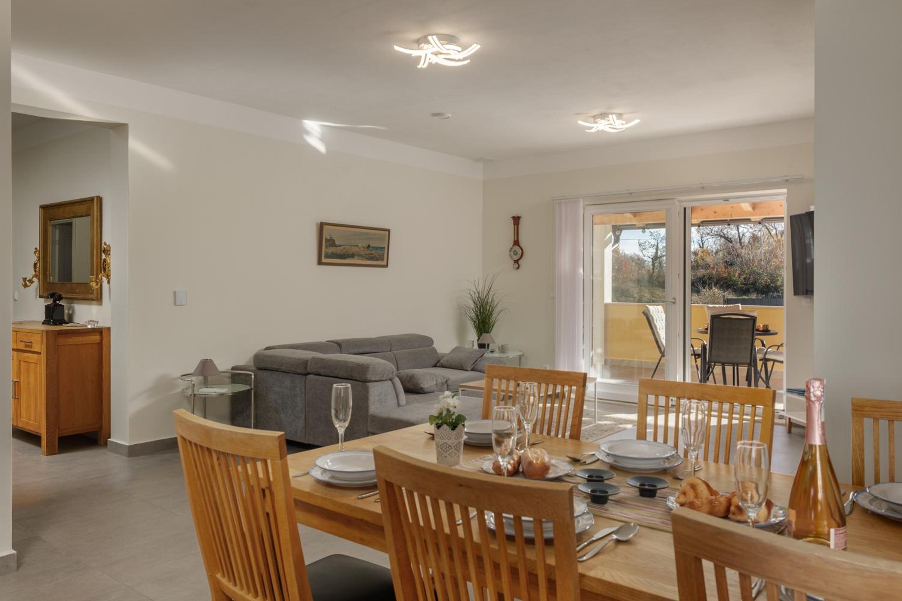 Casa Berton - Heated Saltwater Pool - Happy Rentals