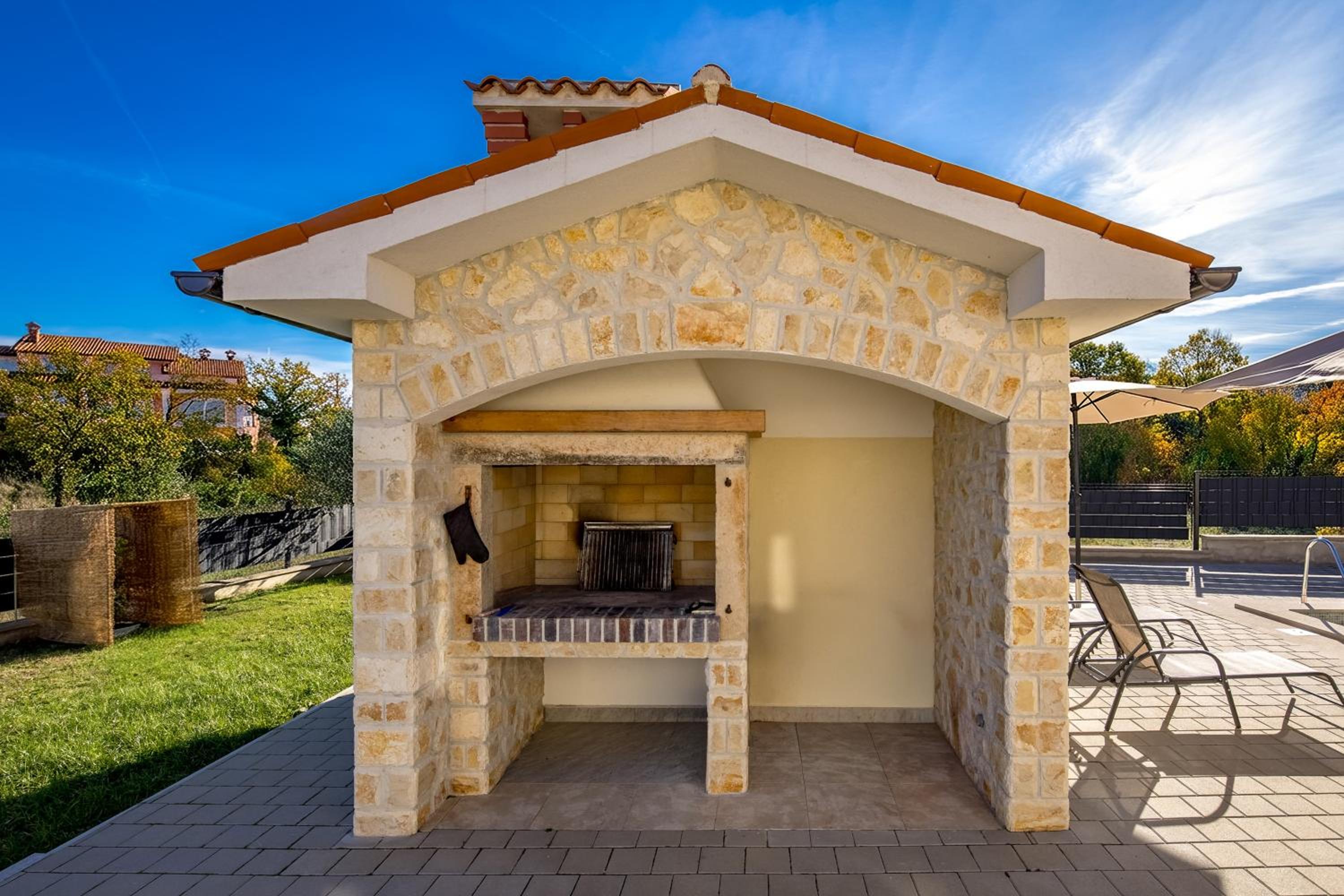 Casa Berton - Heated Saltwater Pool - Happy Rentals