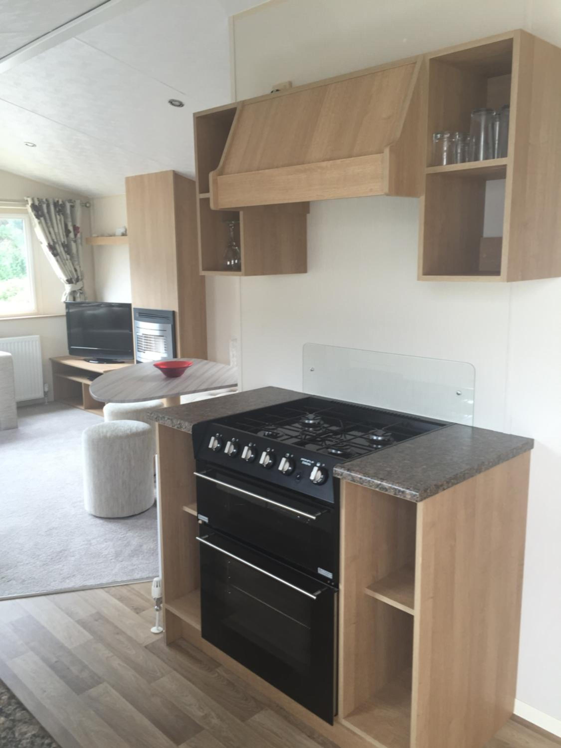 Lovely 3 Bed Caravan, Milford on Sea view 4