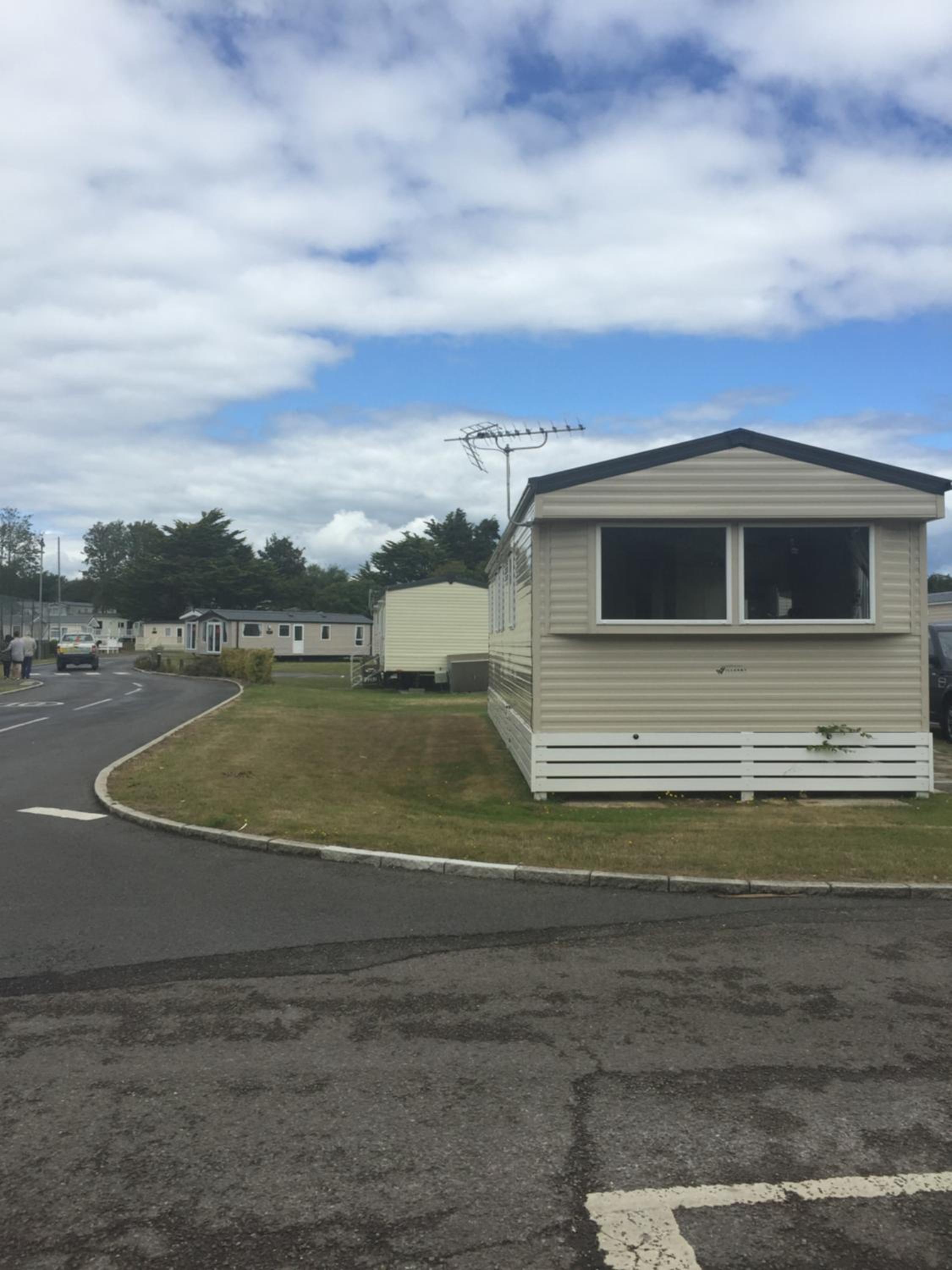 Lovely 3 Bed Caravan, Milford on Sea view 5
