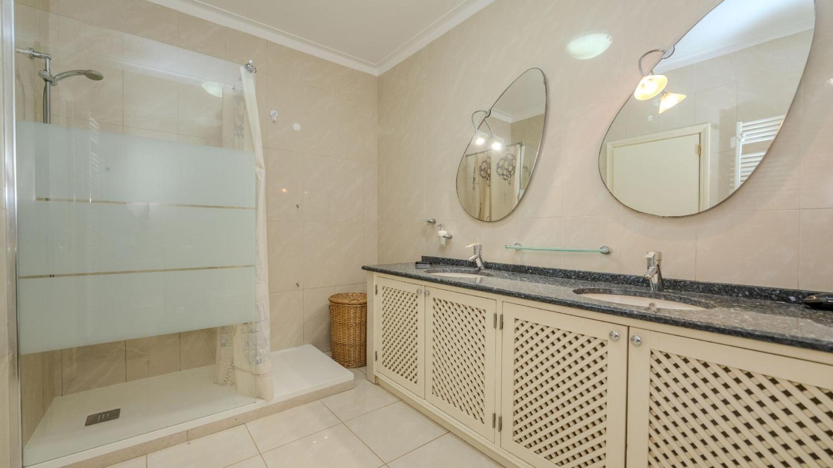 Praia da Marinha Apartment