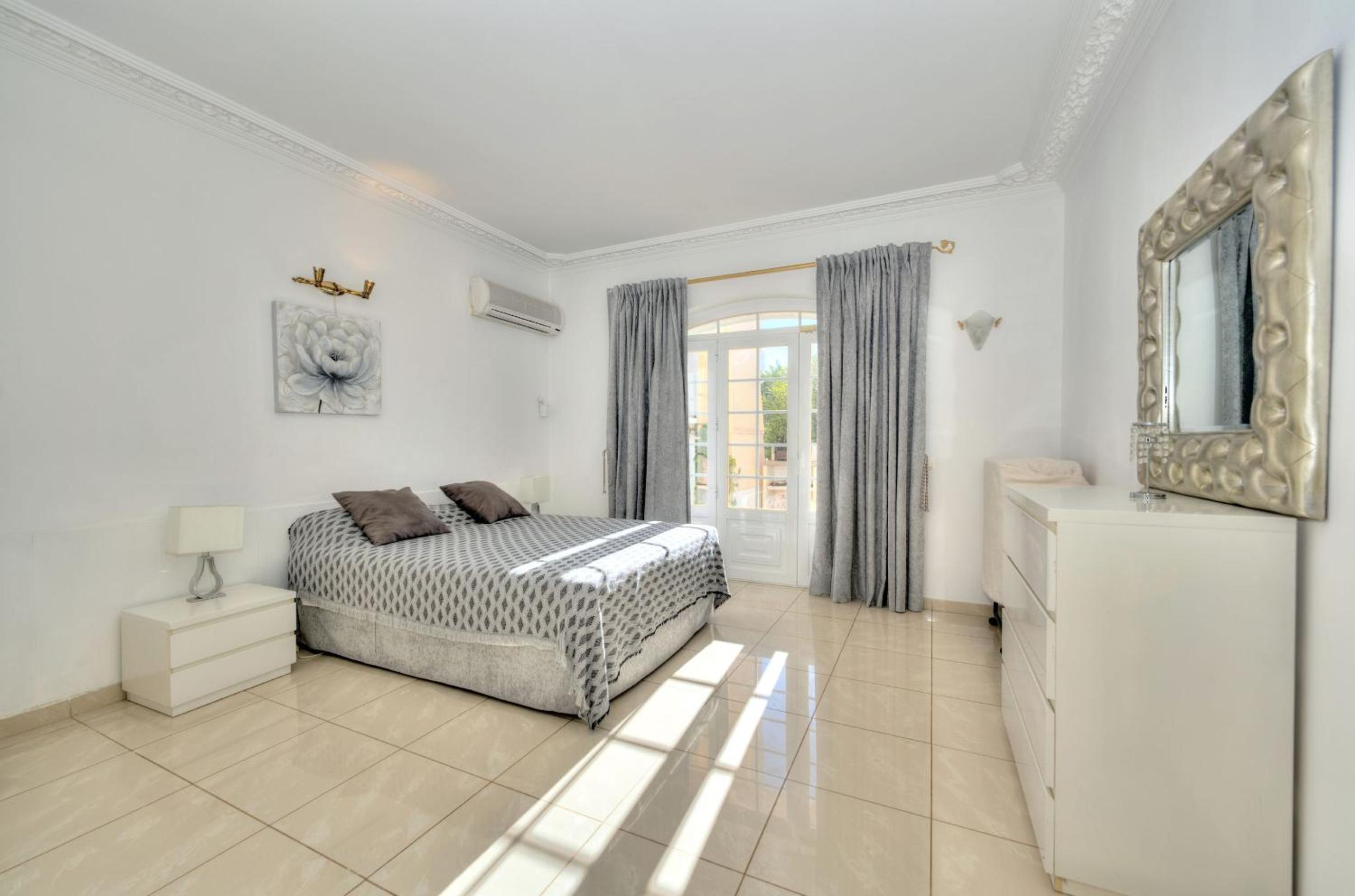 Praia da Marinha Apartment