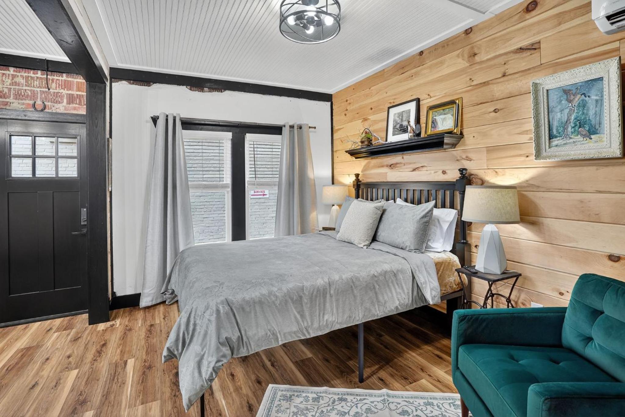 Rustic KY Retreat, Columbia House Unit B apts