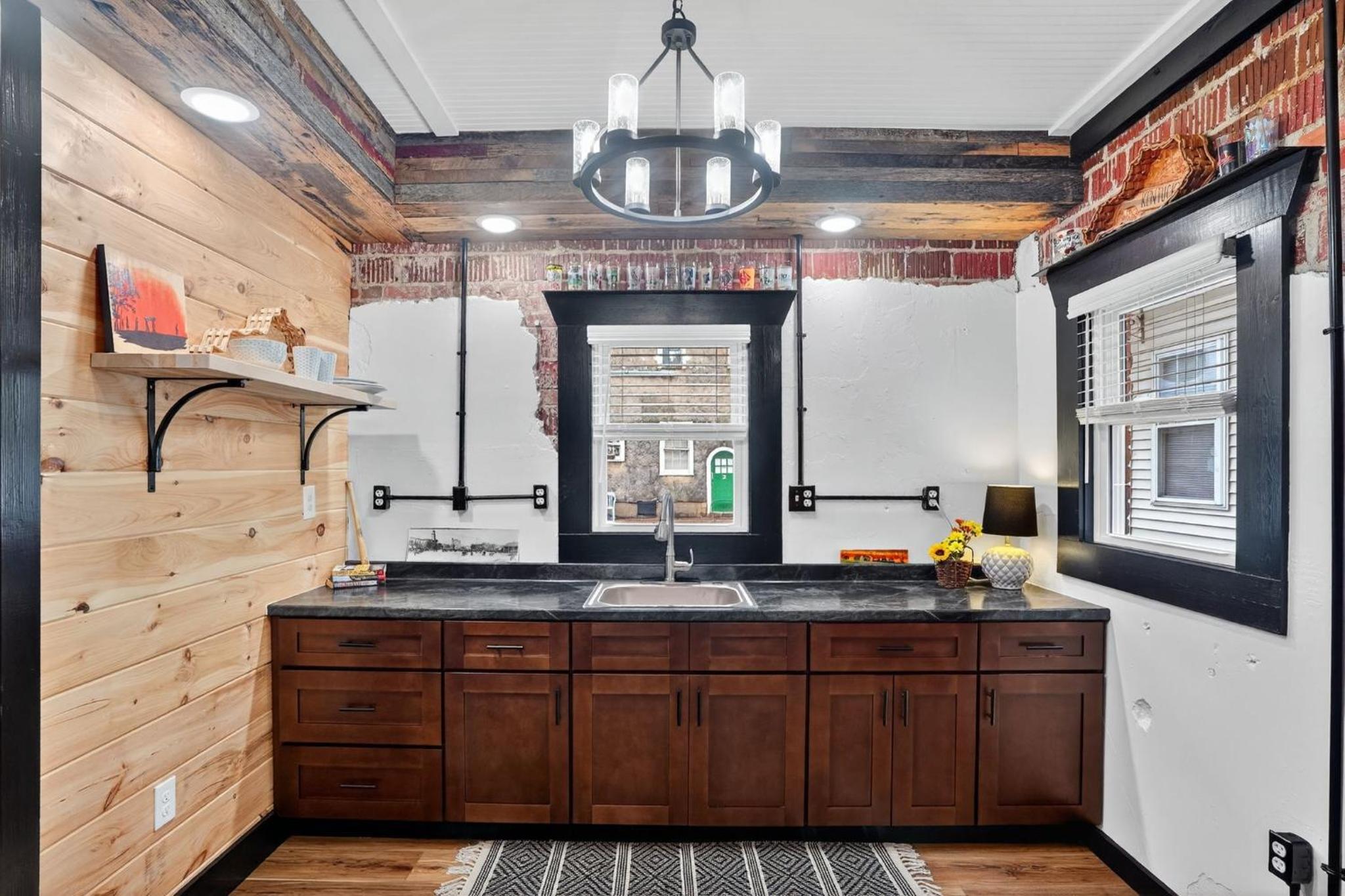Rustic KY Retreat, Columbia House Unit B apts