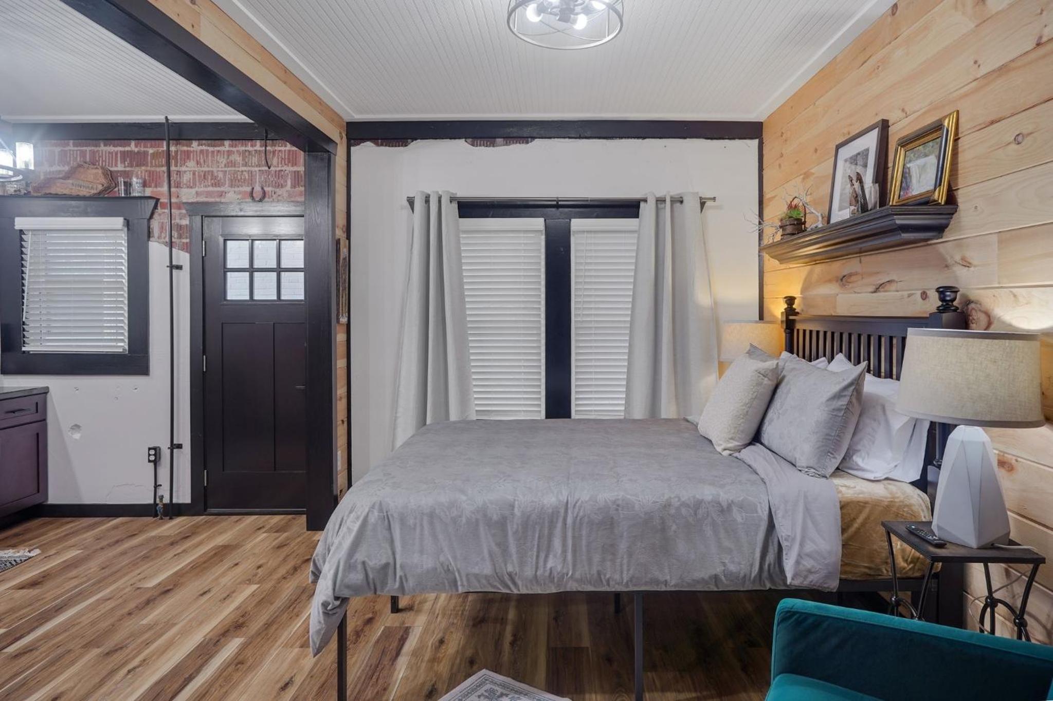 Rustic KY Retreat, Columbia House Unit B apts