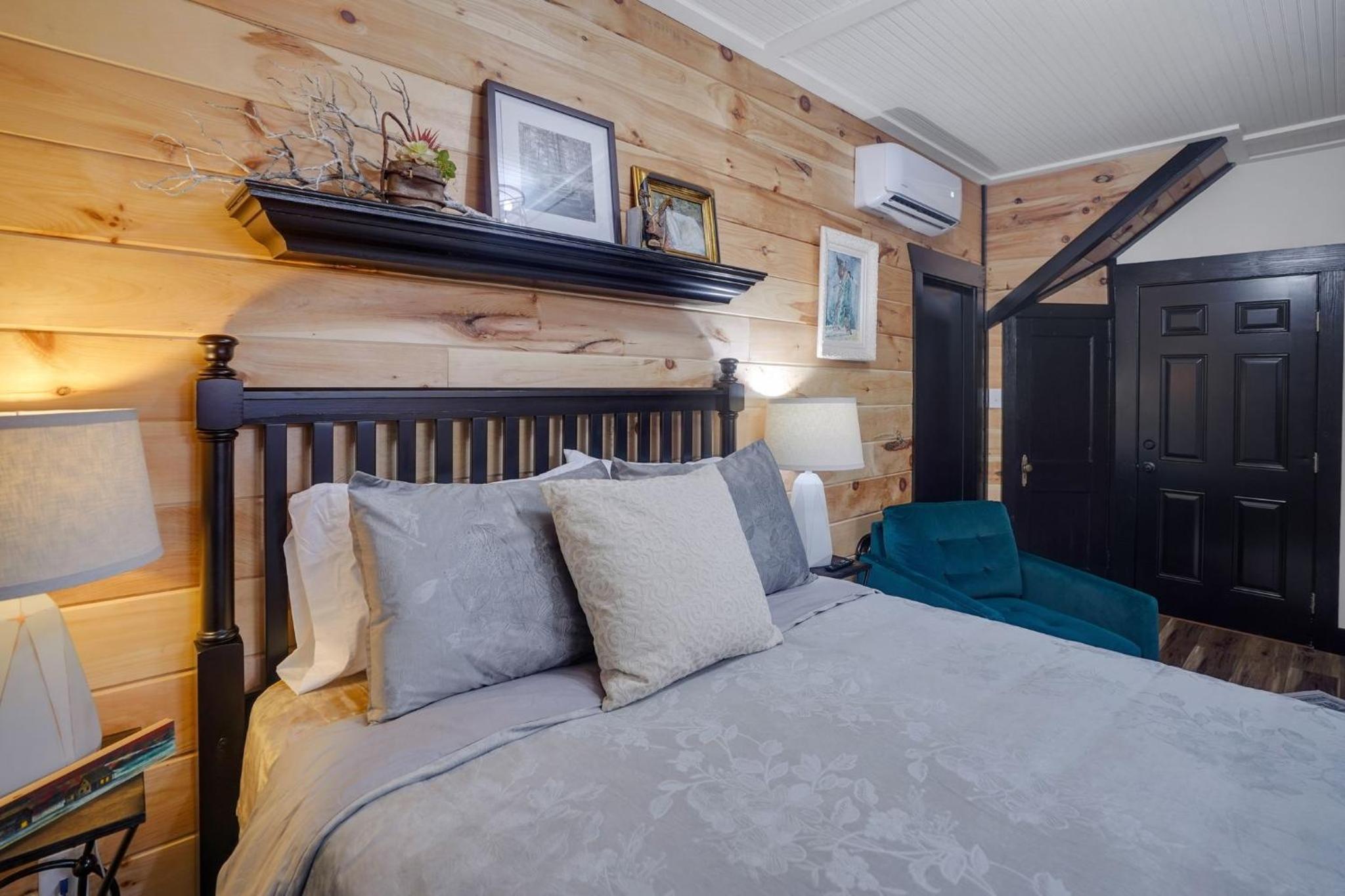 Rustic KY Retreat, Columbia House Unit B apts