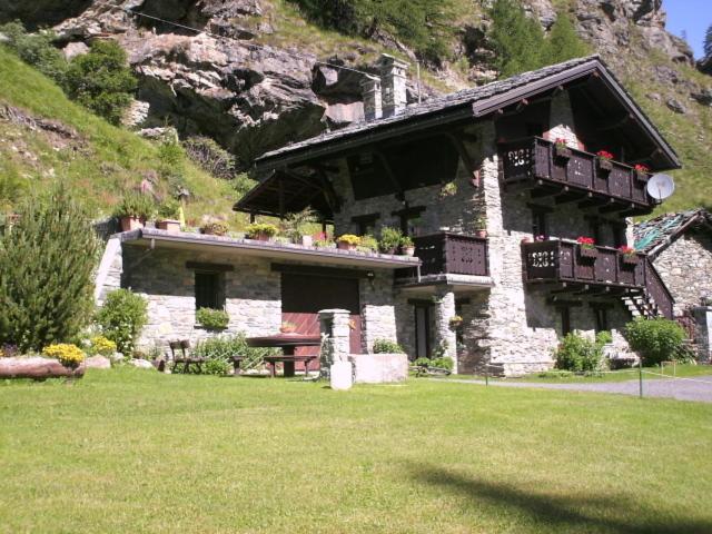 Chalet La Garde view 3