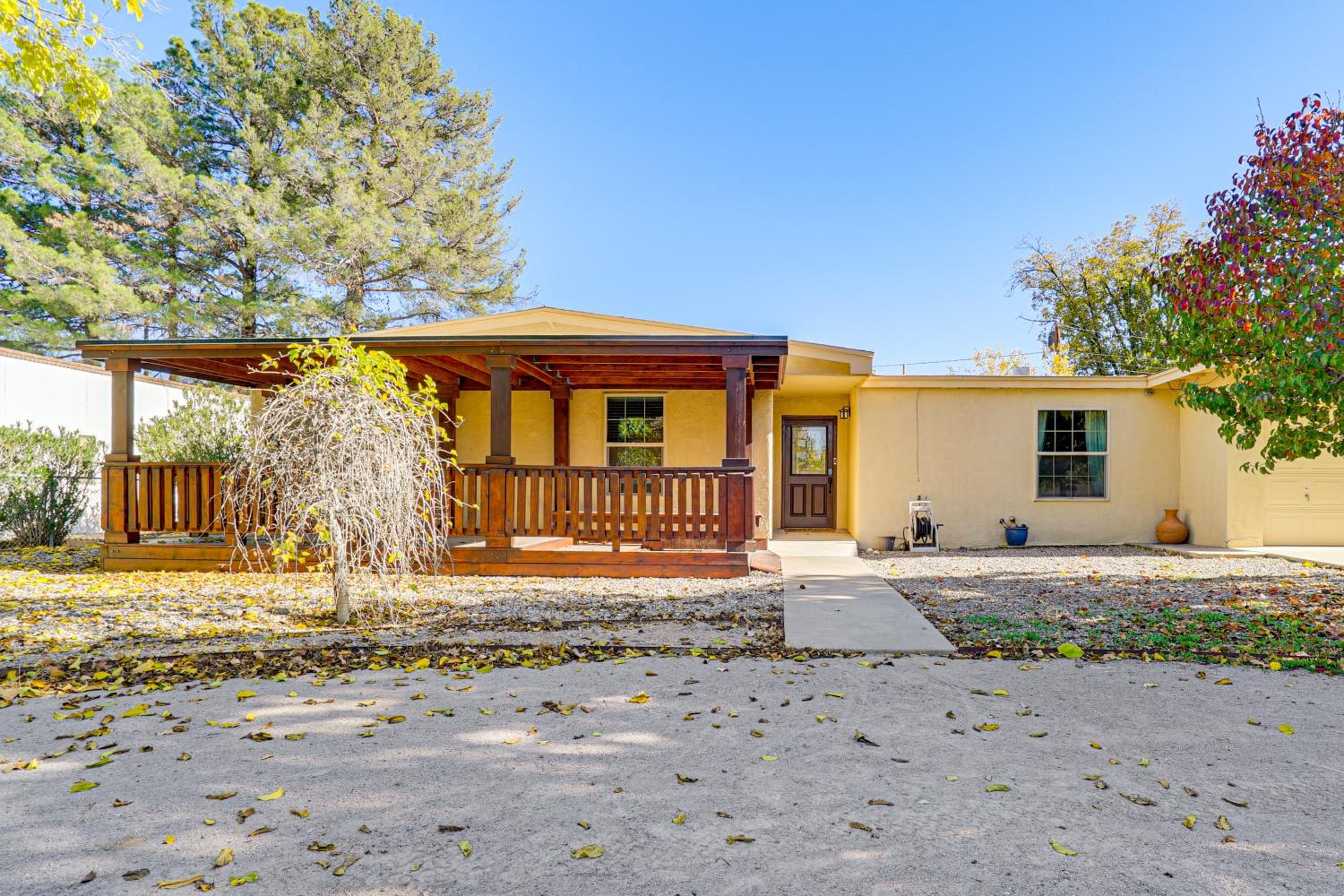 1 Mi to NMSU! Las Cruces Home with Pet-Friendly Yard