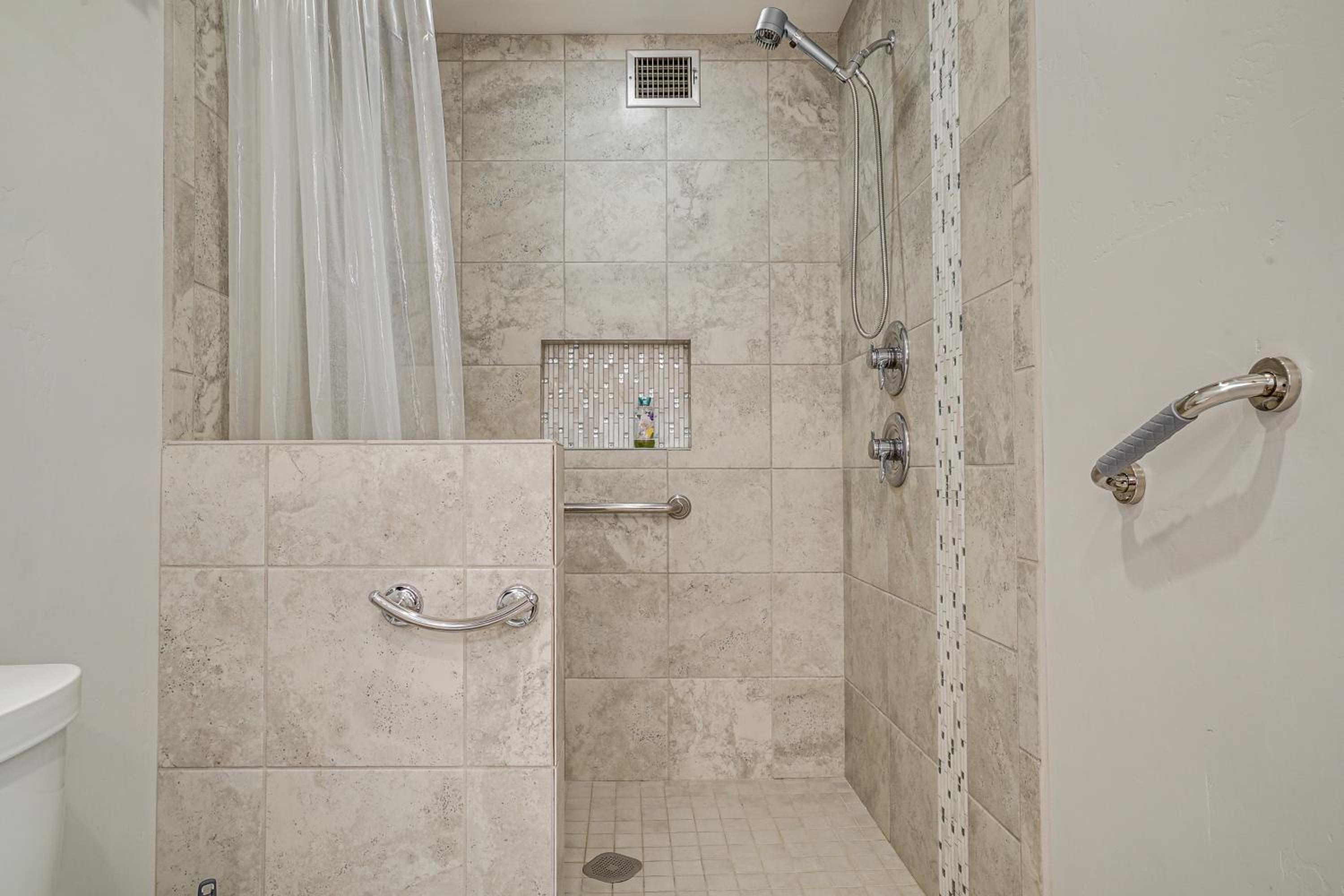 1 Mi to NMSU! Las Cruces Home with Pet-Friendly Yard