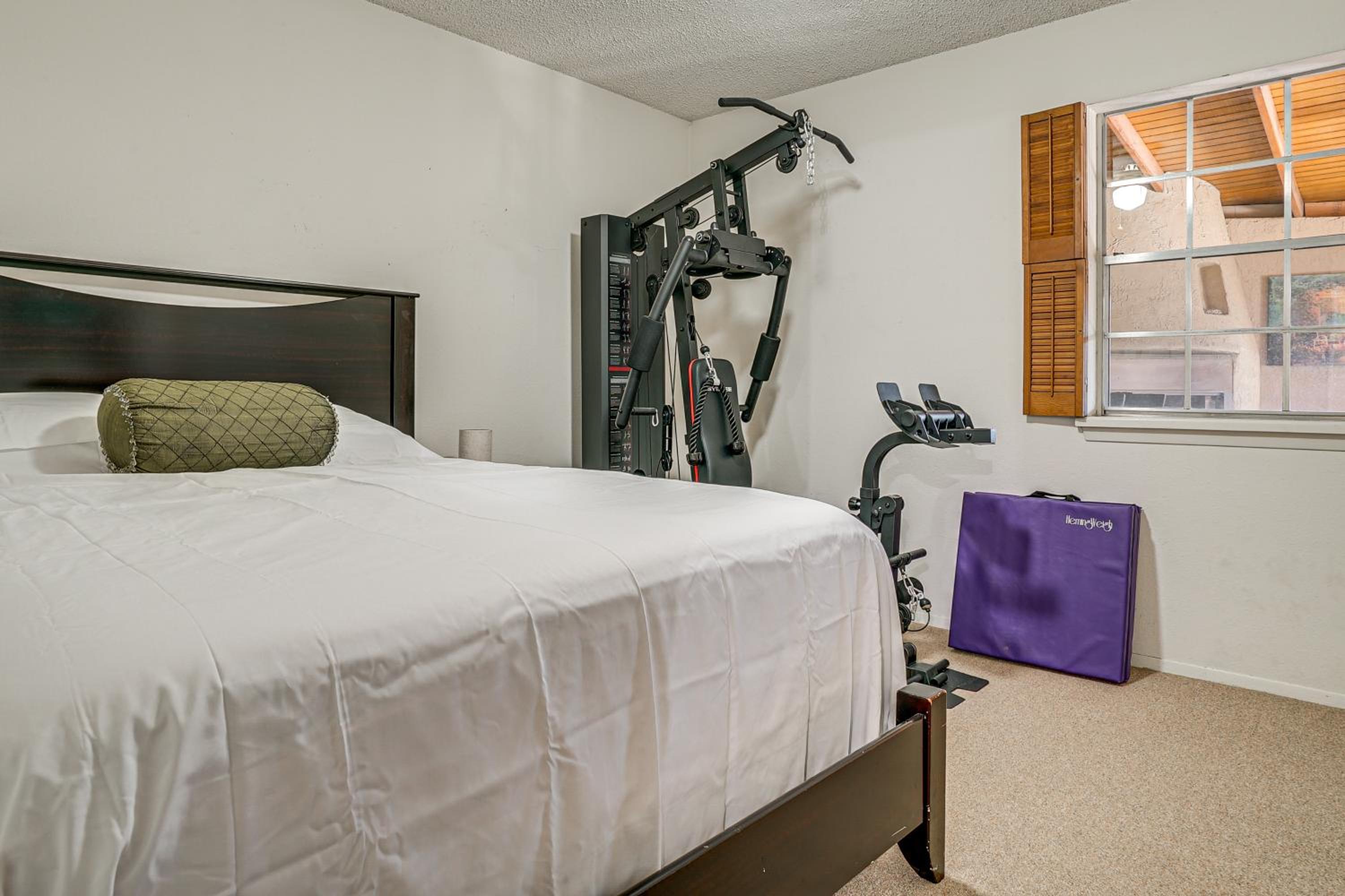 1 Mi to NMSU! Las Cruces Home with Pet-Friendly Yard