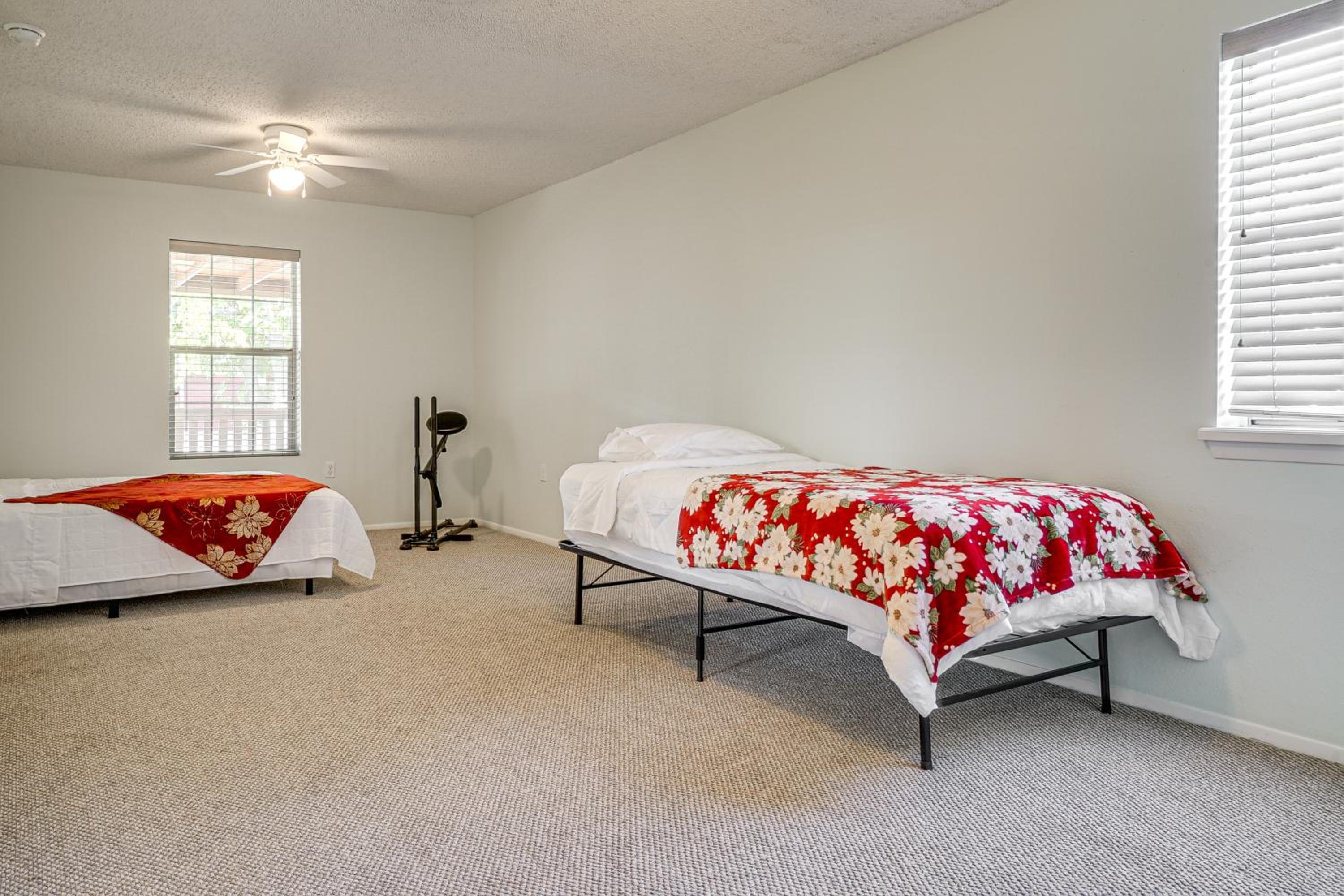 1 Mi to NMSU! Las Cruces Home with Pet-Friendly Yard