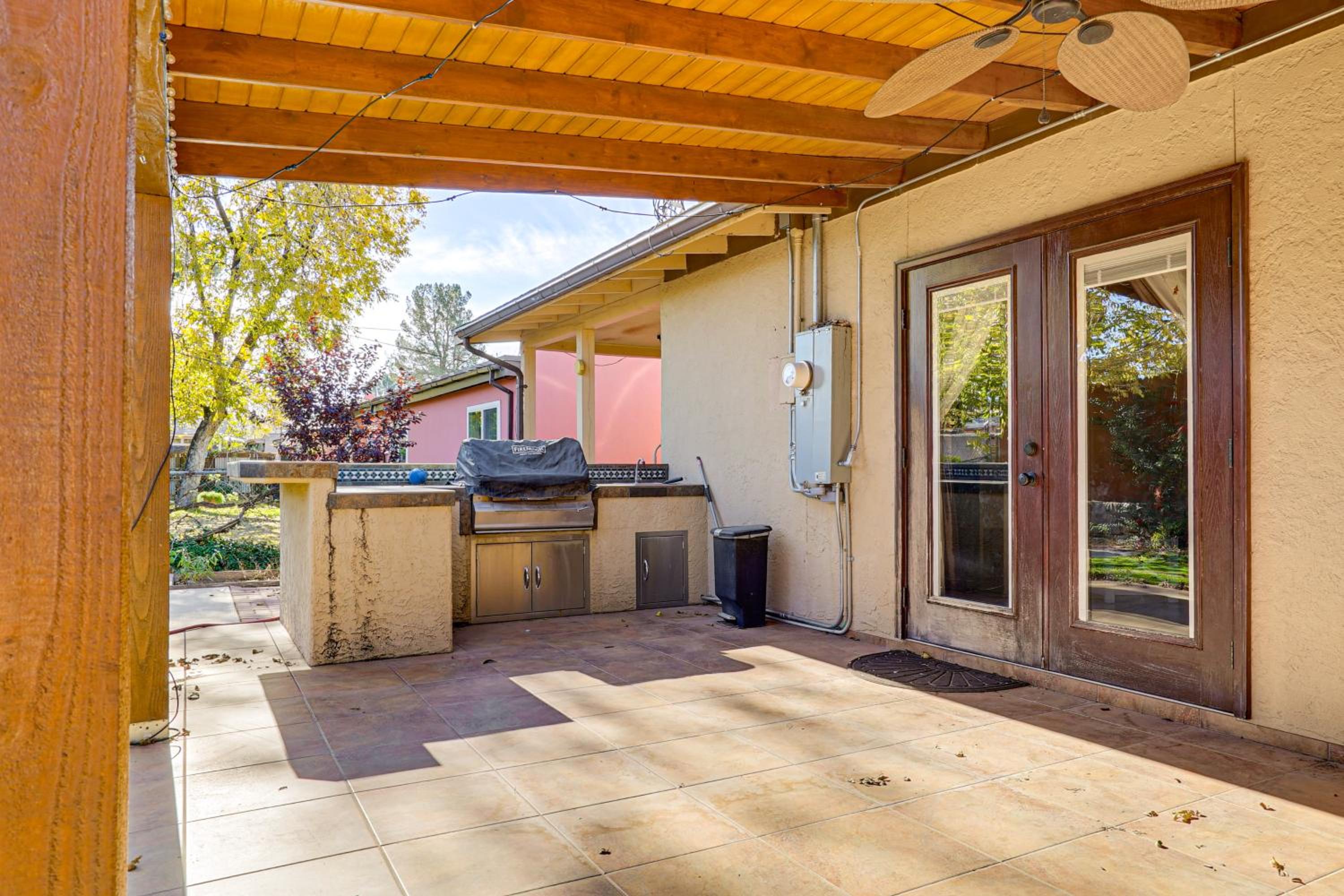 1 Mi to NMSU! Las Cruces Home with Pet-Friendly Yard
