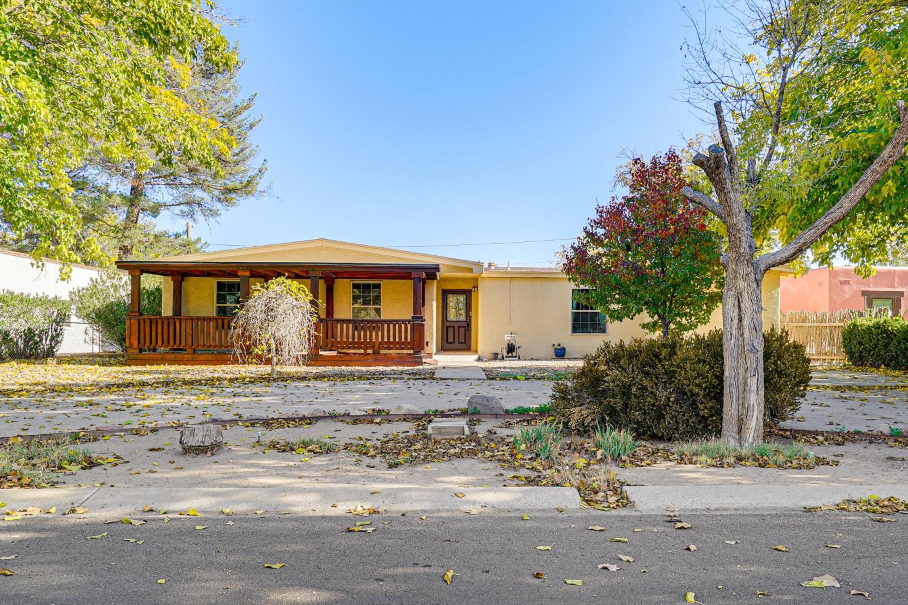 1 Mi to NMSU! Las Cruces Home with Pet-Friendly Yard