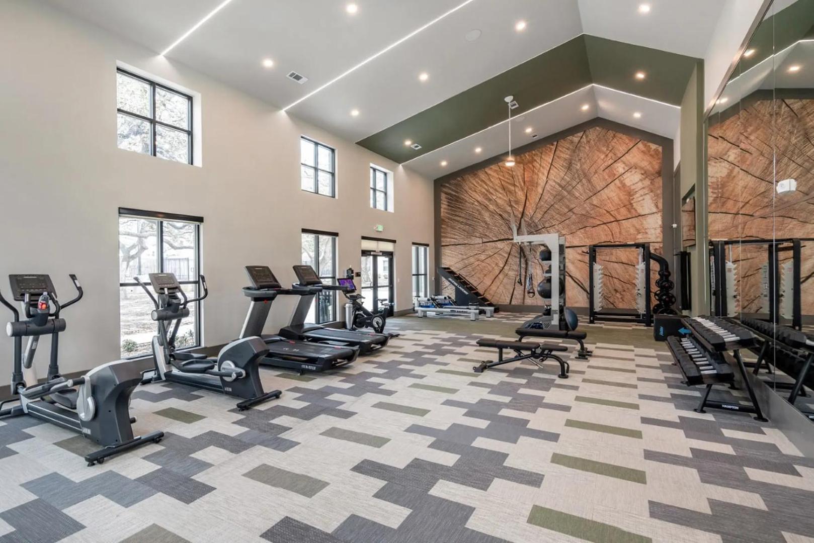 Landing Modern 1BD Gym Pool