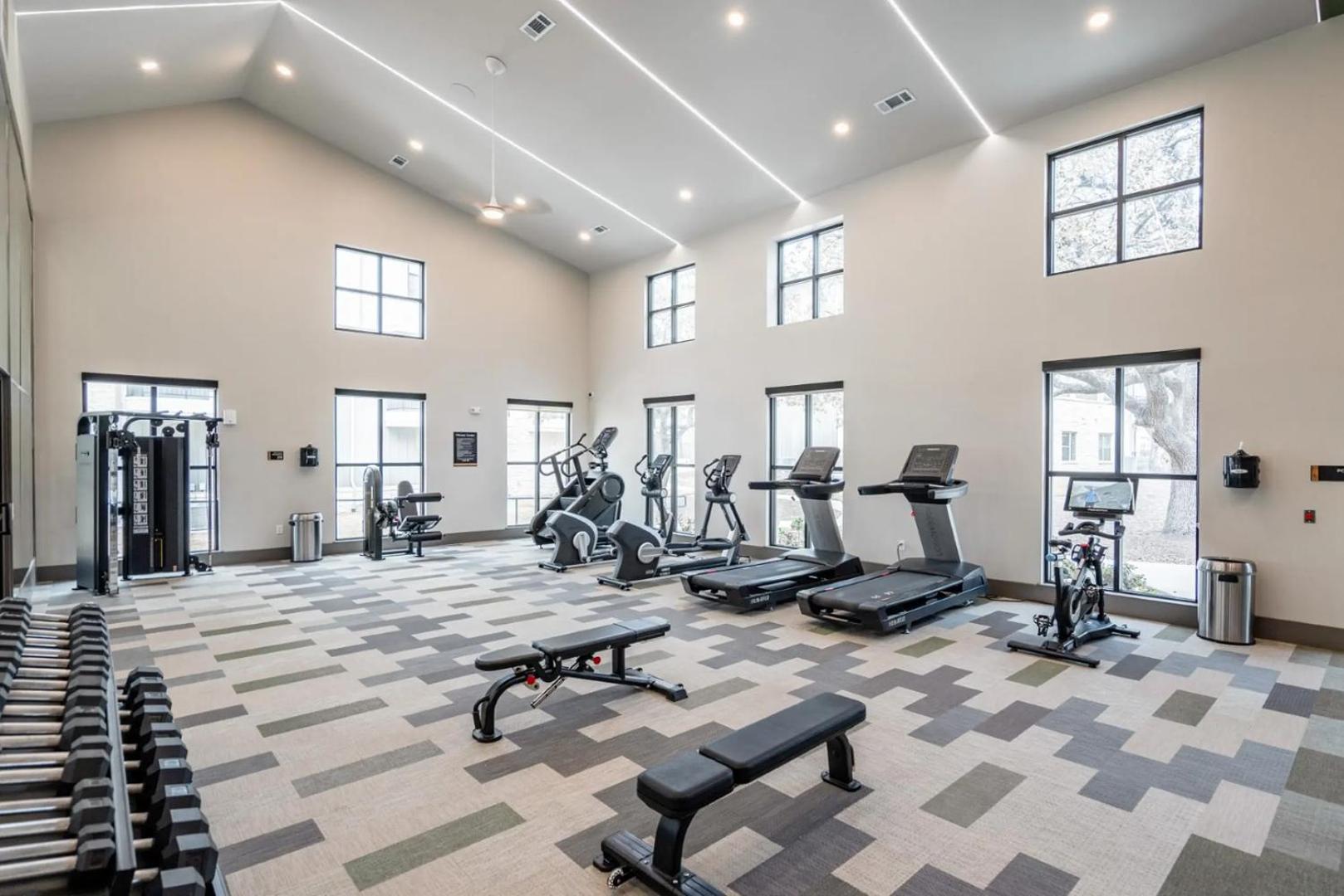 Landing Modern 1BD Gym Pool