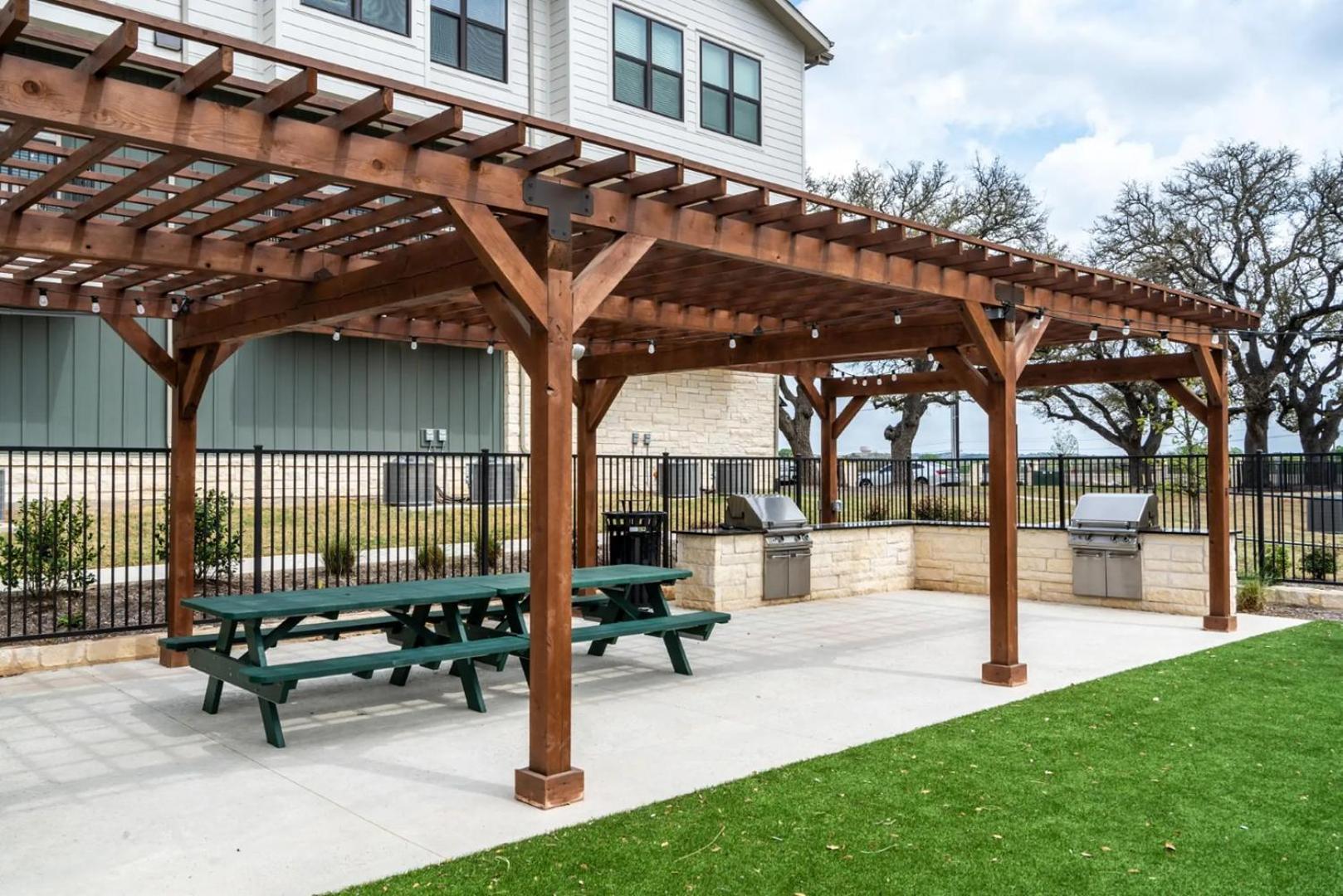 Landing Modern 1BD Gym Pool