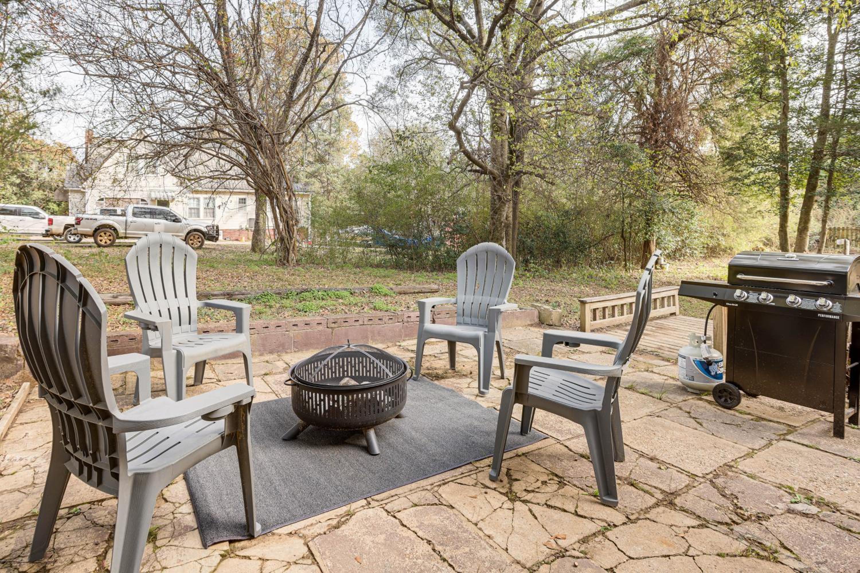 2 Mi to UA! Family-Friendly Getaway with Patio