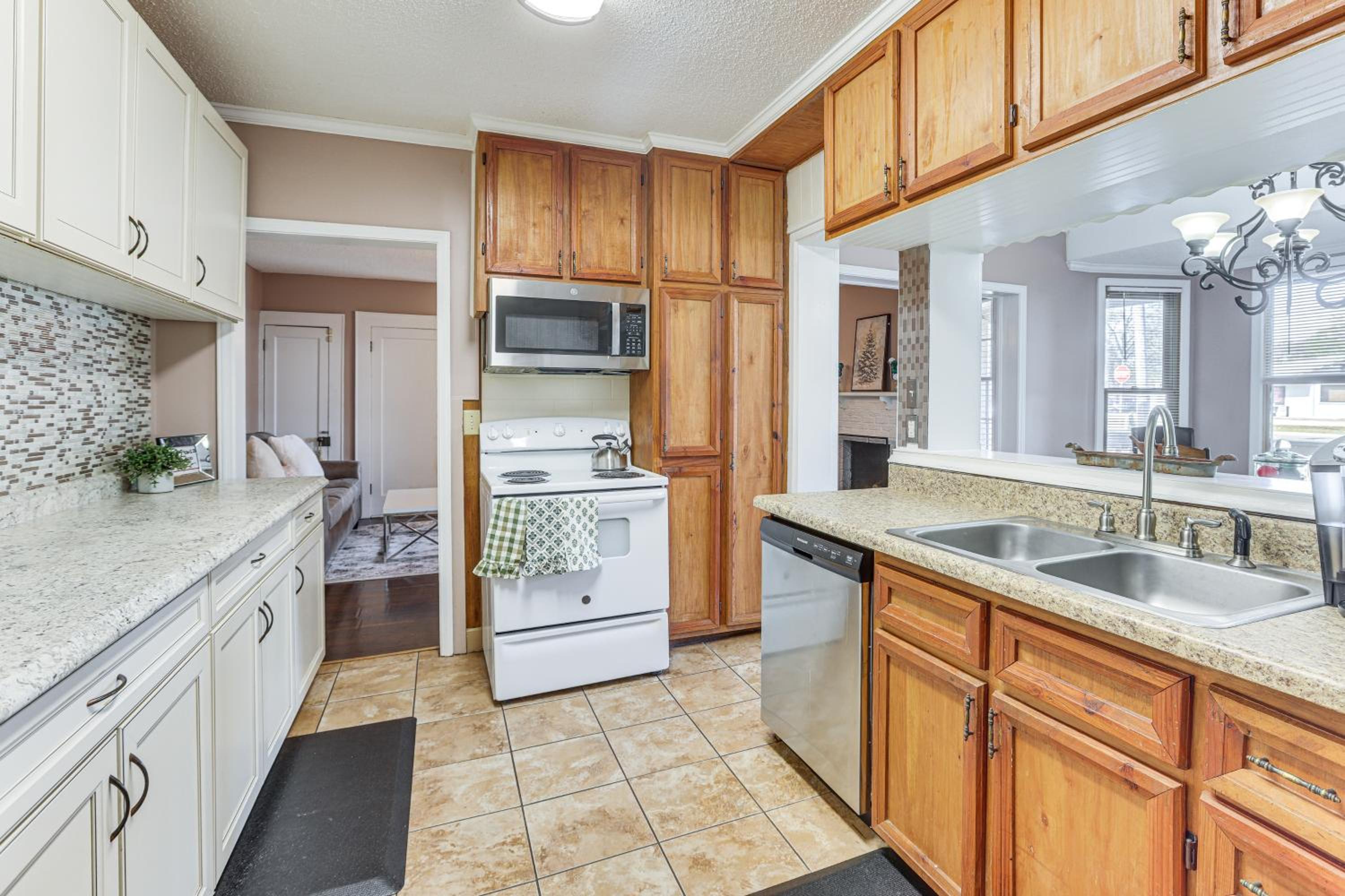 2 Mi to UA! Family-Friendly Getaway with Patio