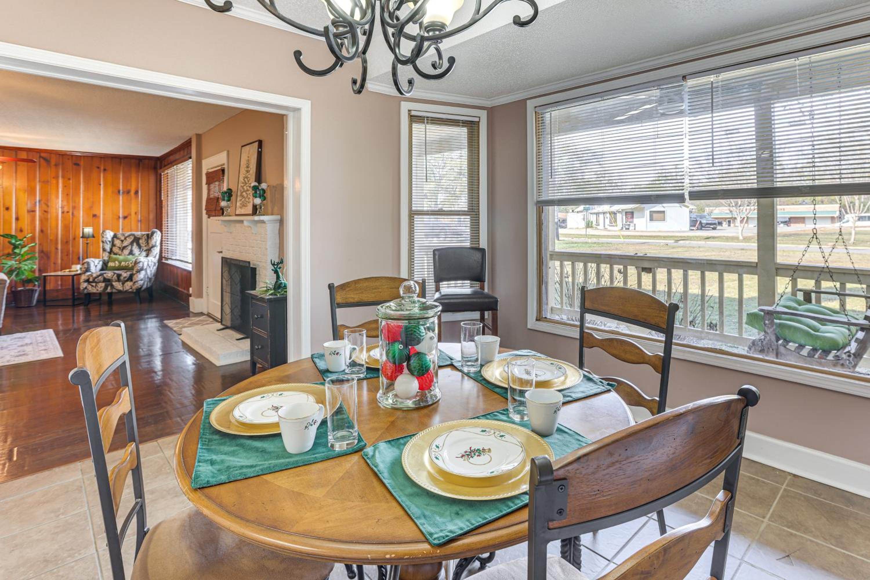 2 Mi to UA! Family-Friendly Getaway with Patio