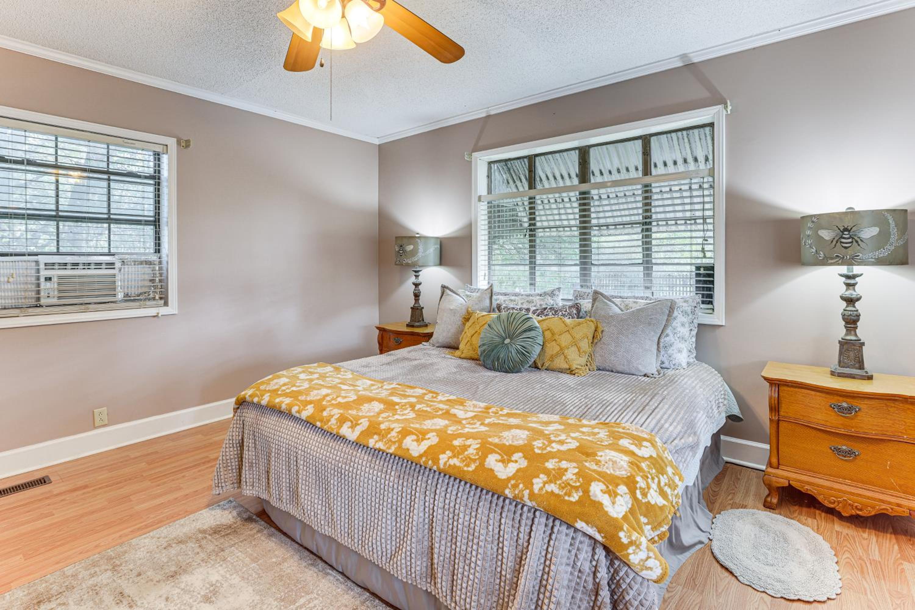 2 Mi to UA! Family-Friendly Getaway with Patio