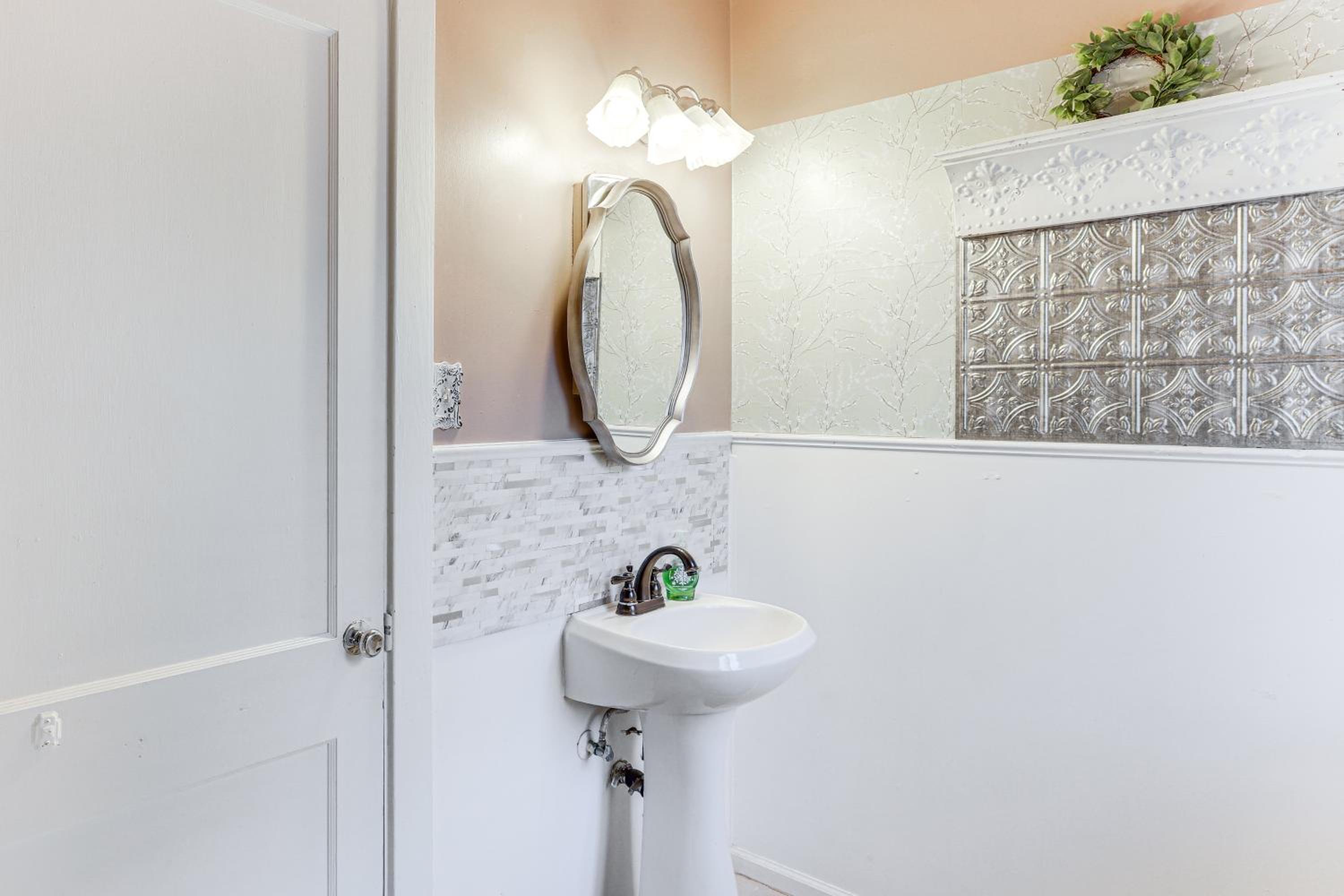 2 Mi to UA! Family-Friendly Getaway with Patio