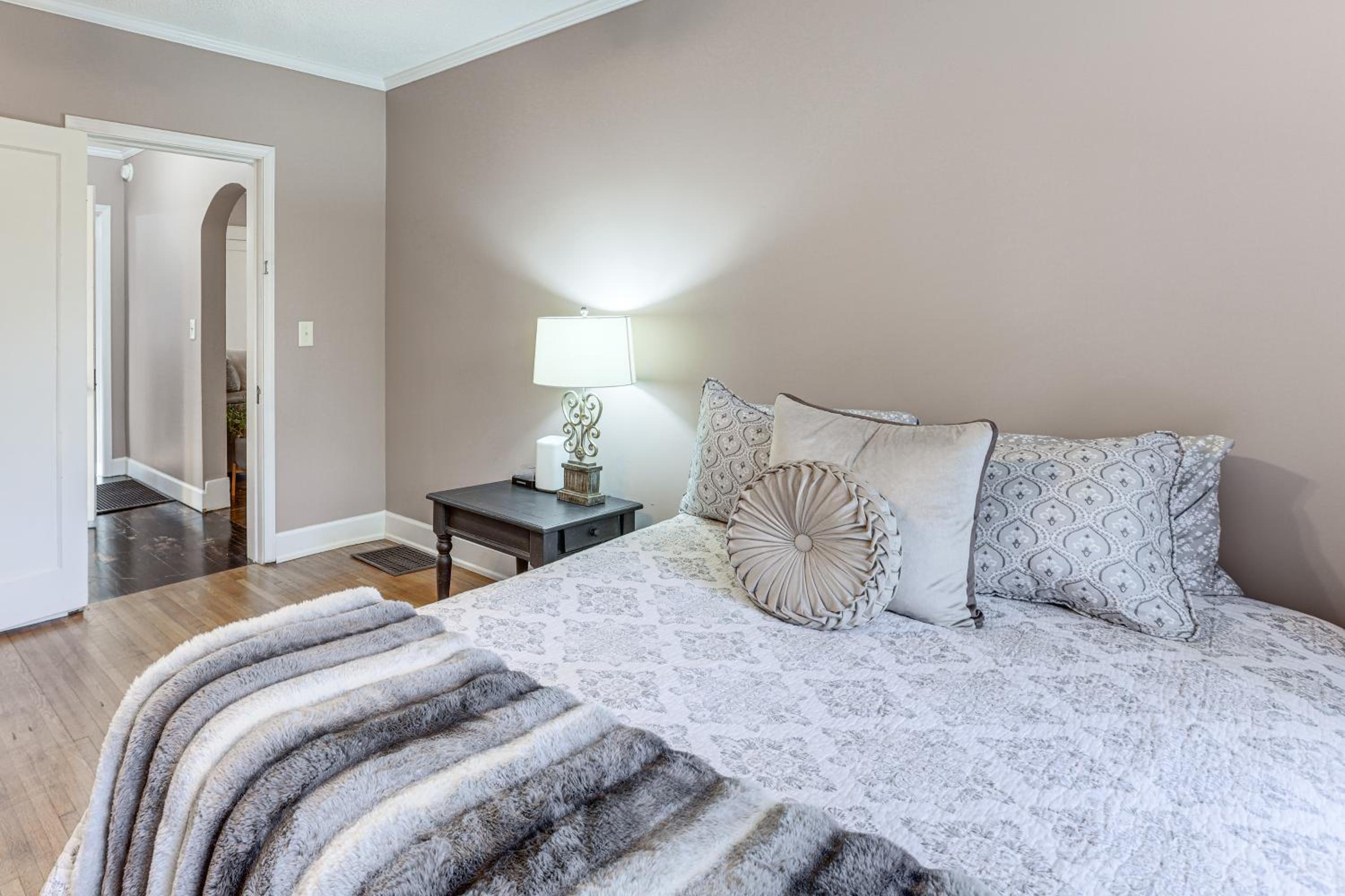 2 Mi to UA! Family-Friendly Getaway with Patio