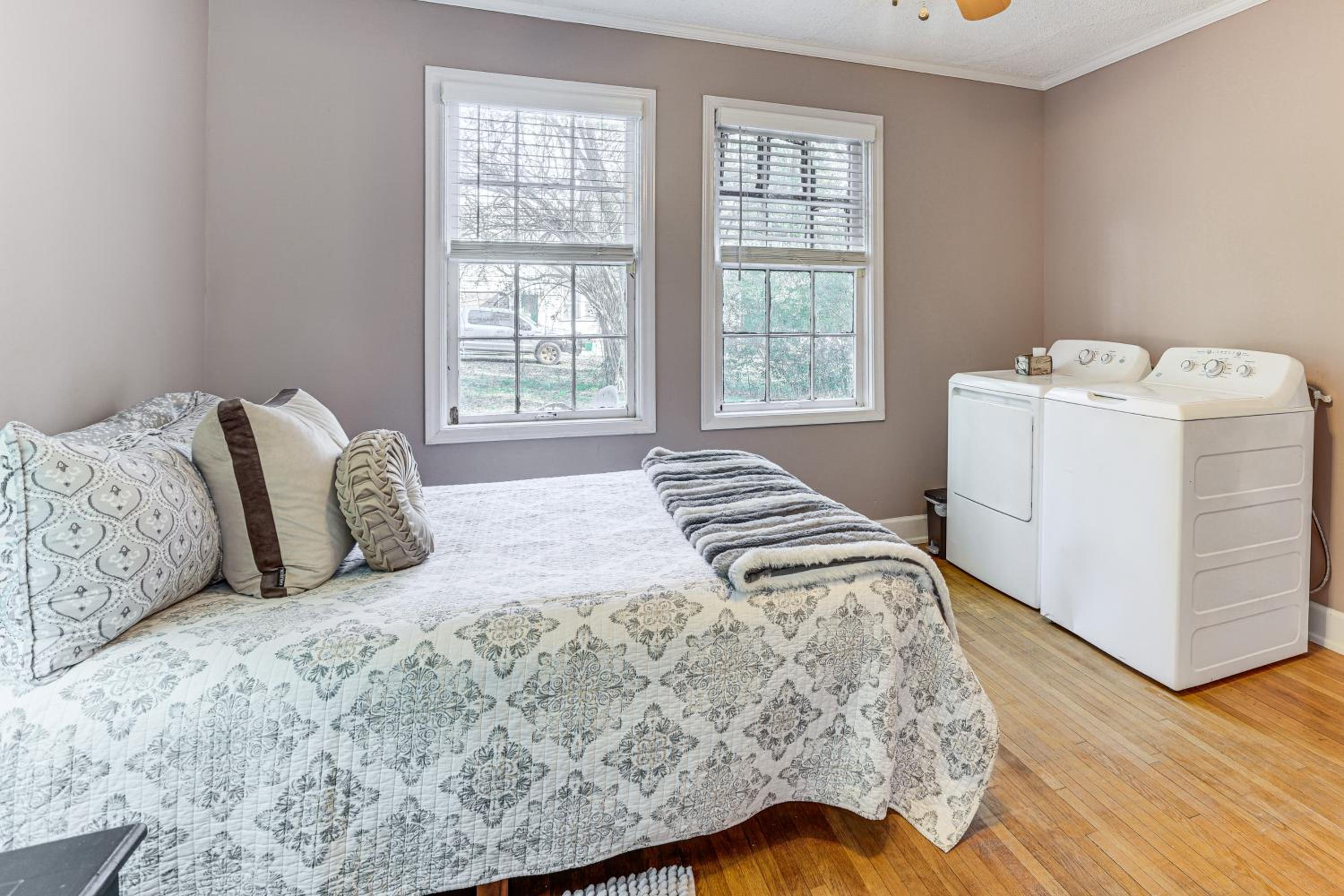 2 Mi to UA! Family-Friendly Getaway with Patio