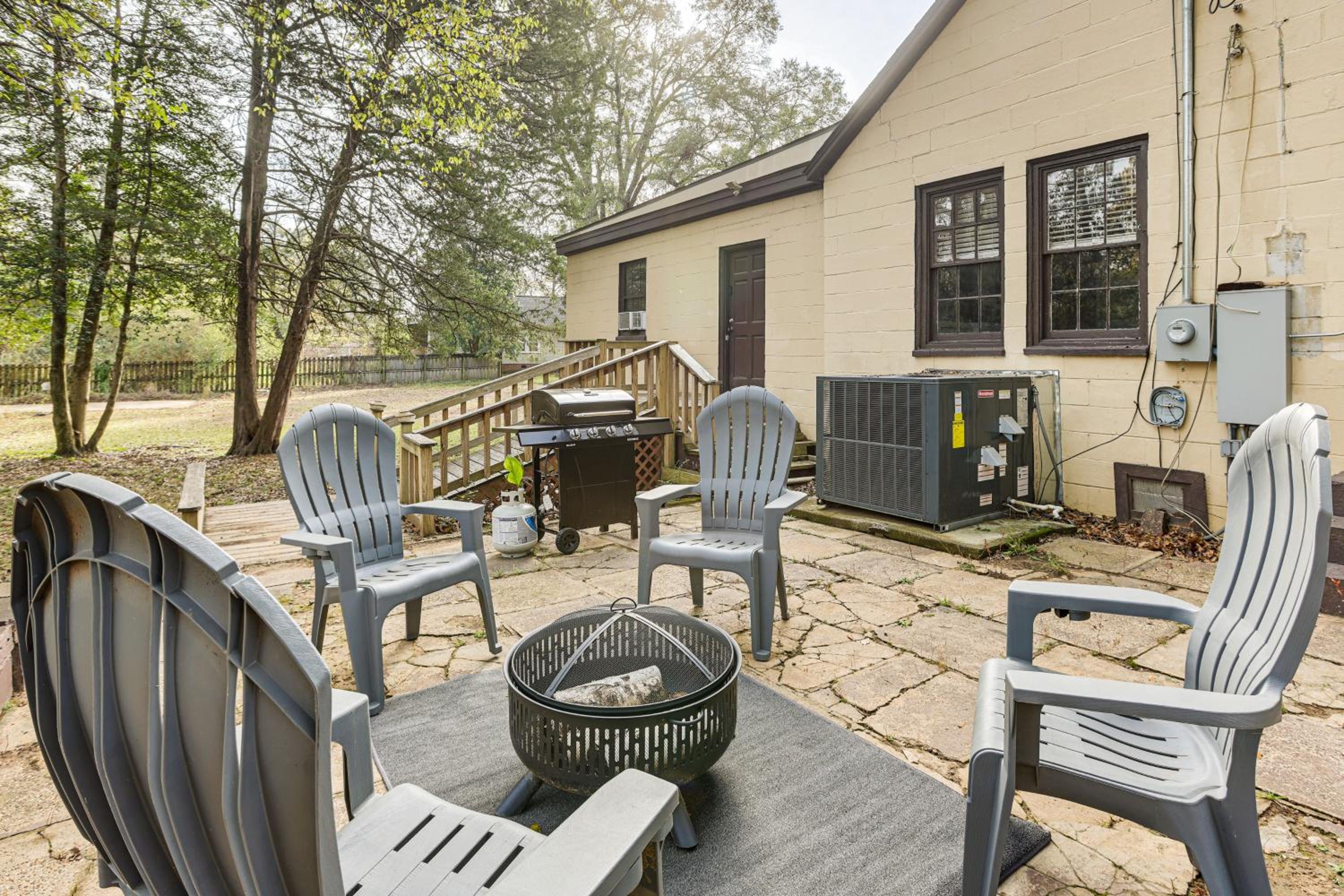 2 Mi to UA! Family-Friendly Getaway with Patio