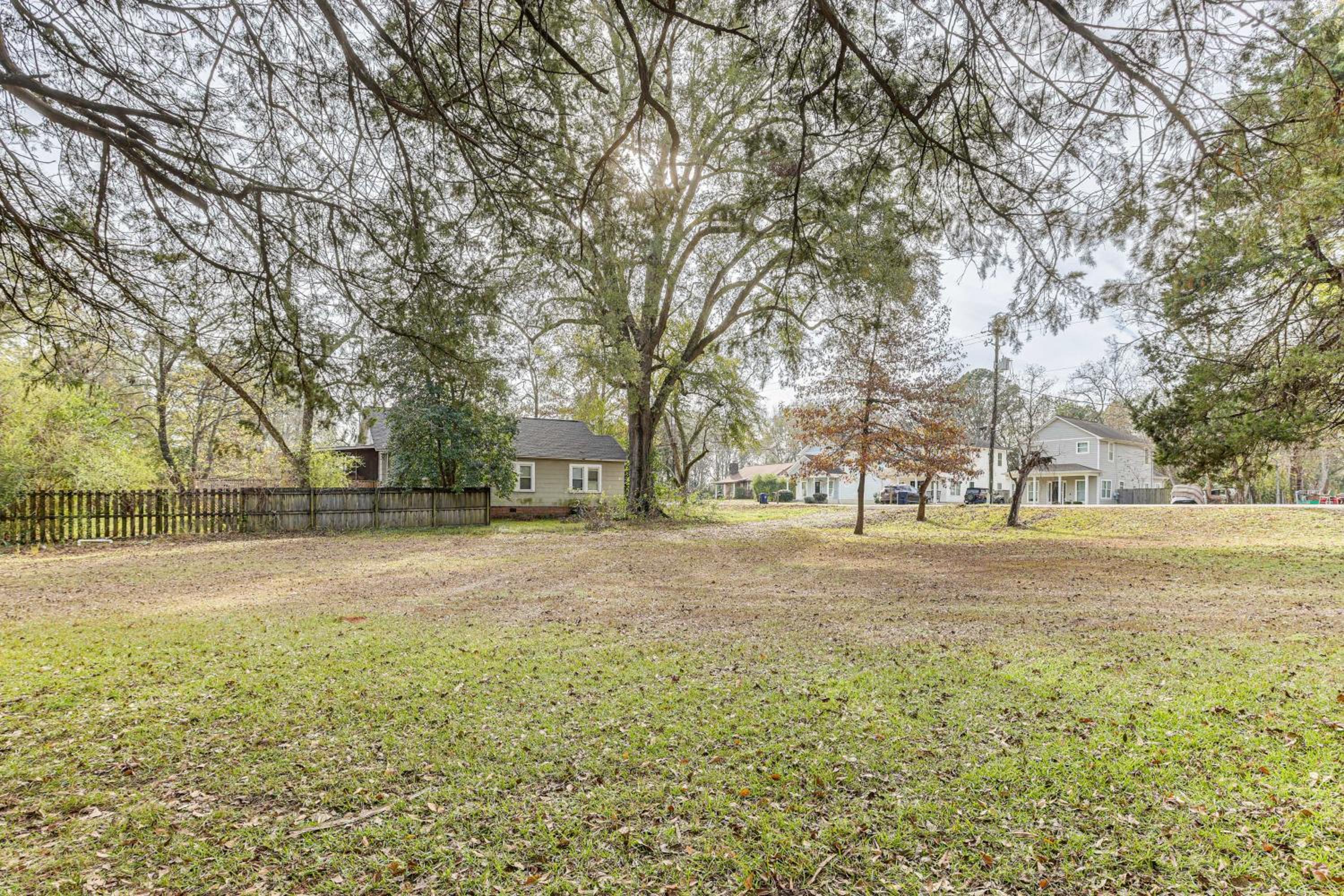 2 Mi to UA! Family-Friendly Getaway with Patio