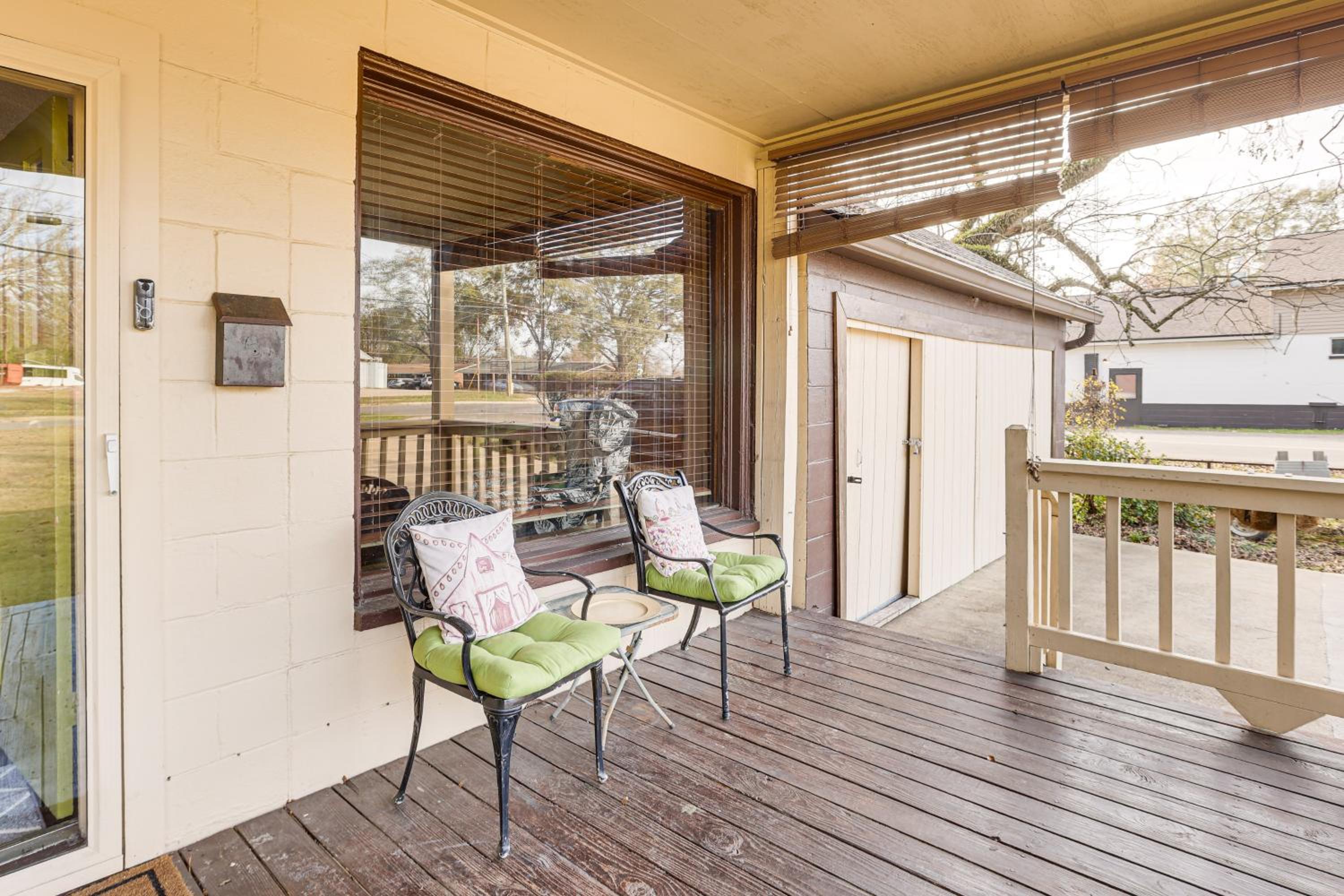 2 Mi to UA! Family-Friendly Getaway with Patio