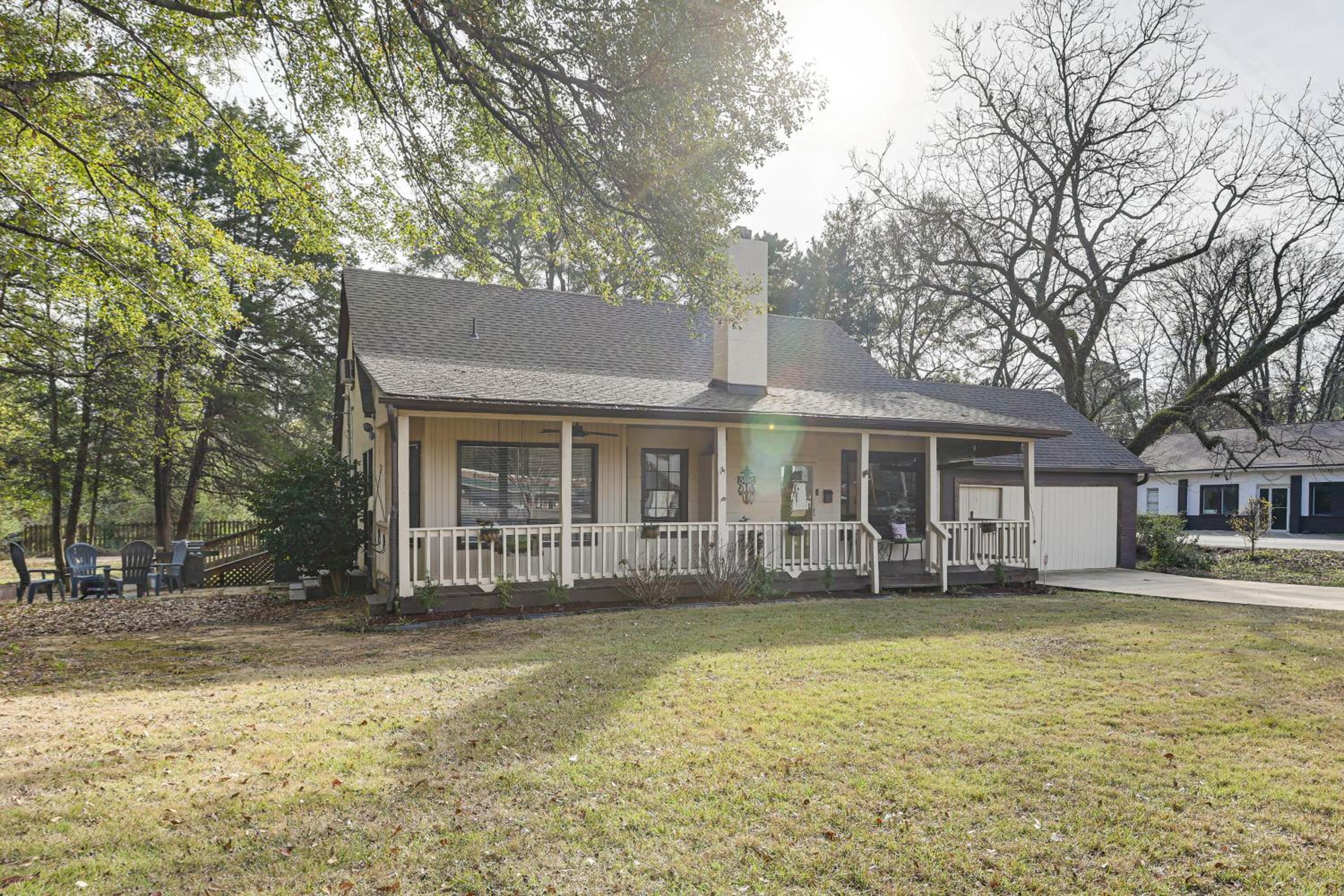 2 Mi to UA! Family-Friendly Getaway with Patio