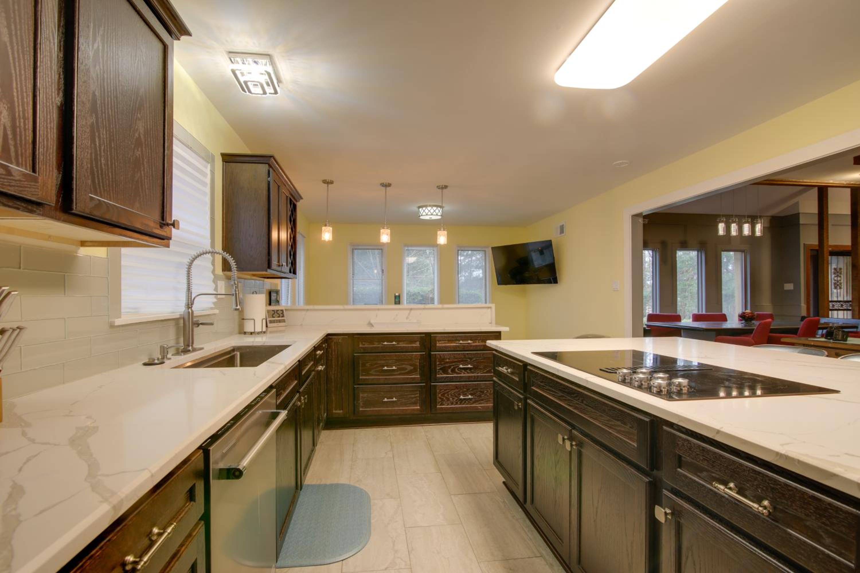 Private and Spacious Lakefront Home in Memphis!