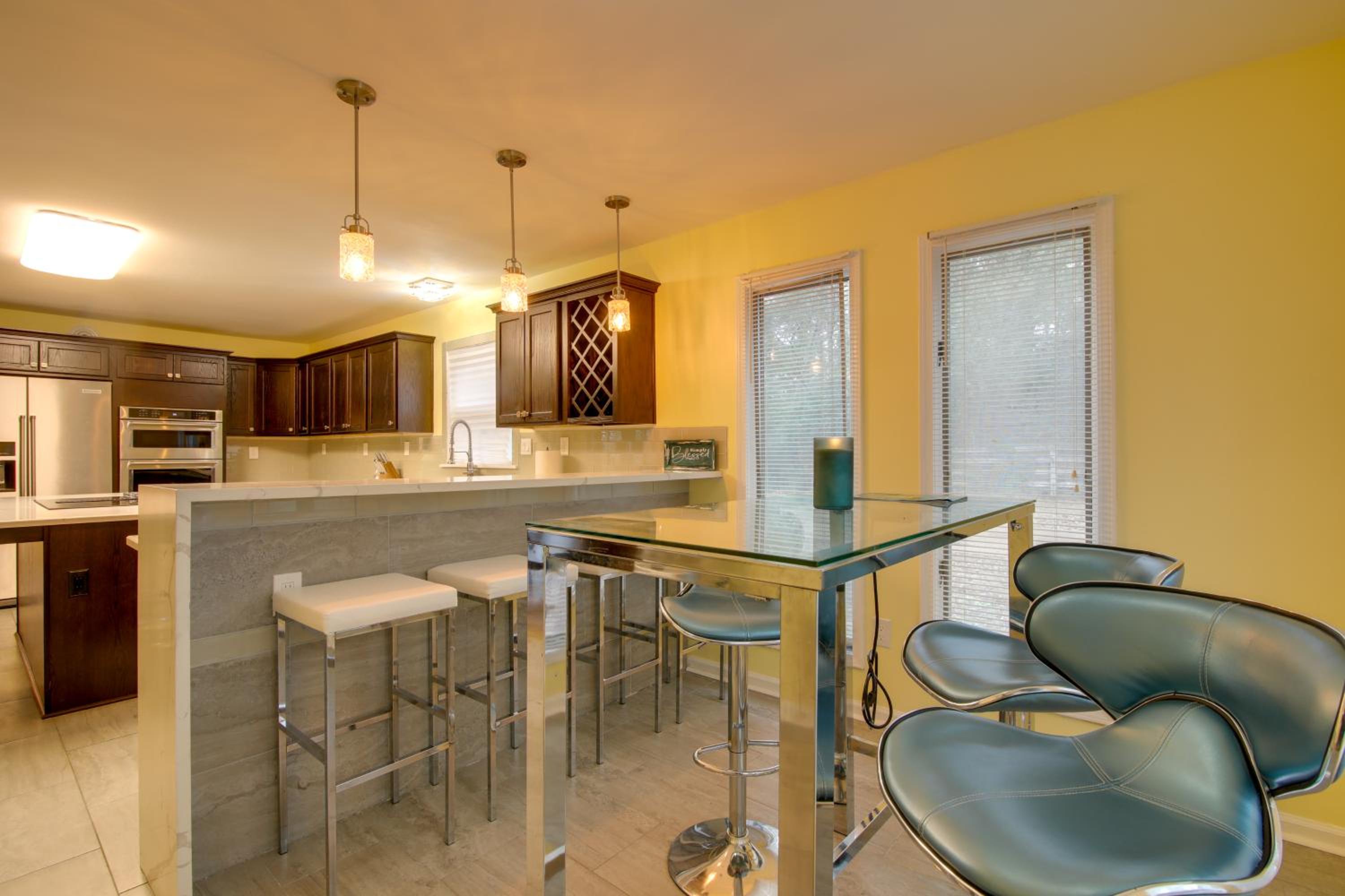 Private and Spacious Lakefront Home in Memphis!