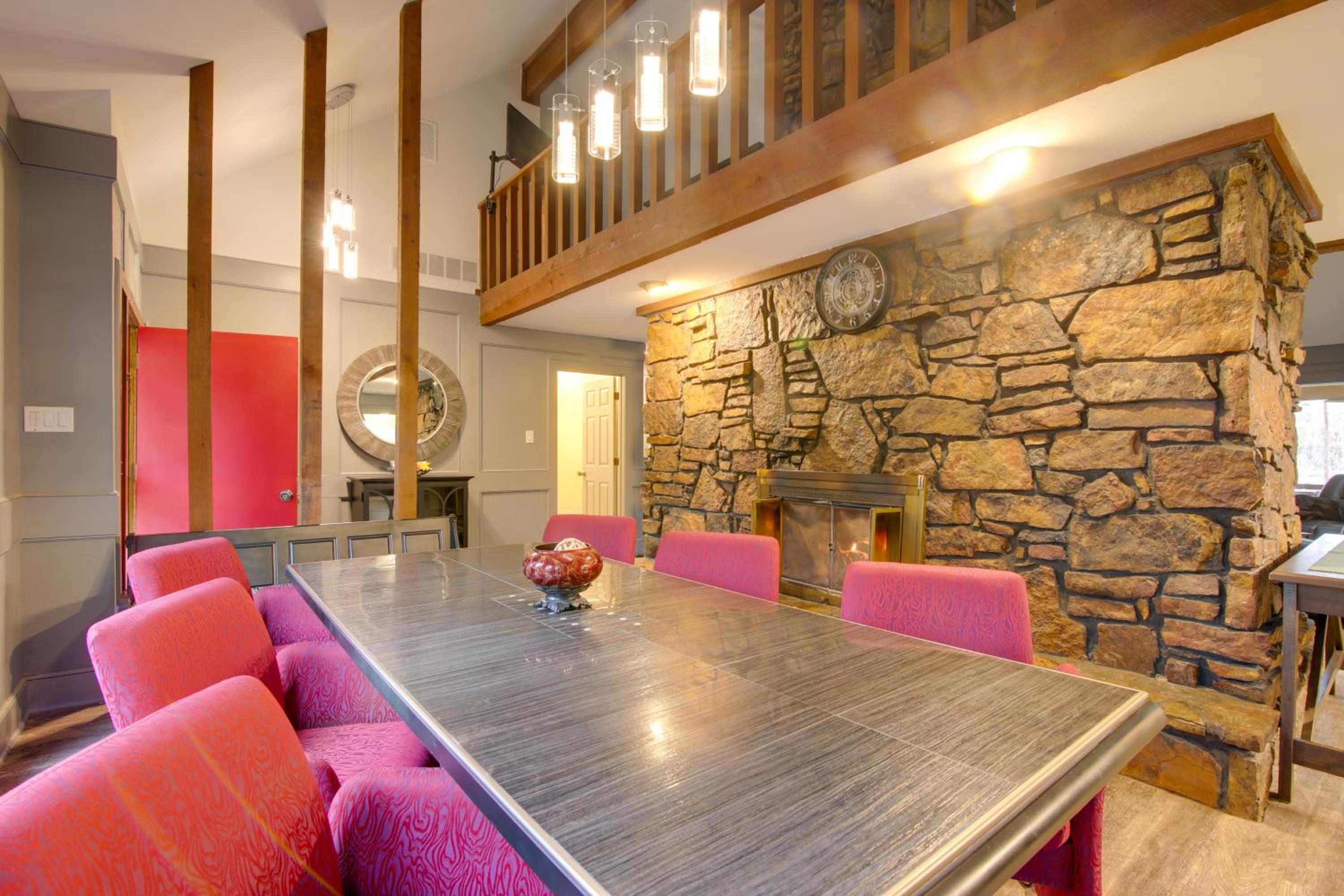 Private and Spacious Lakefront Home in Memphis!