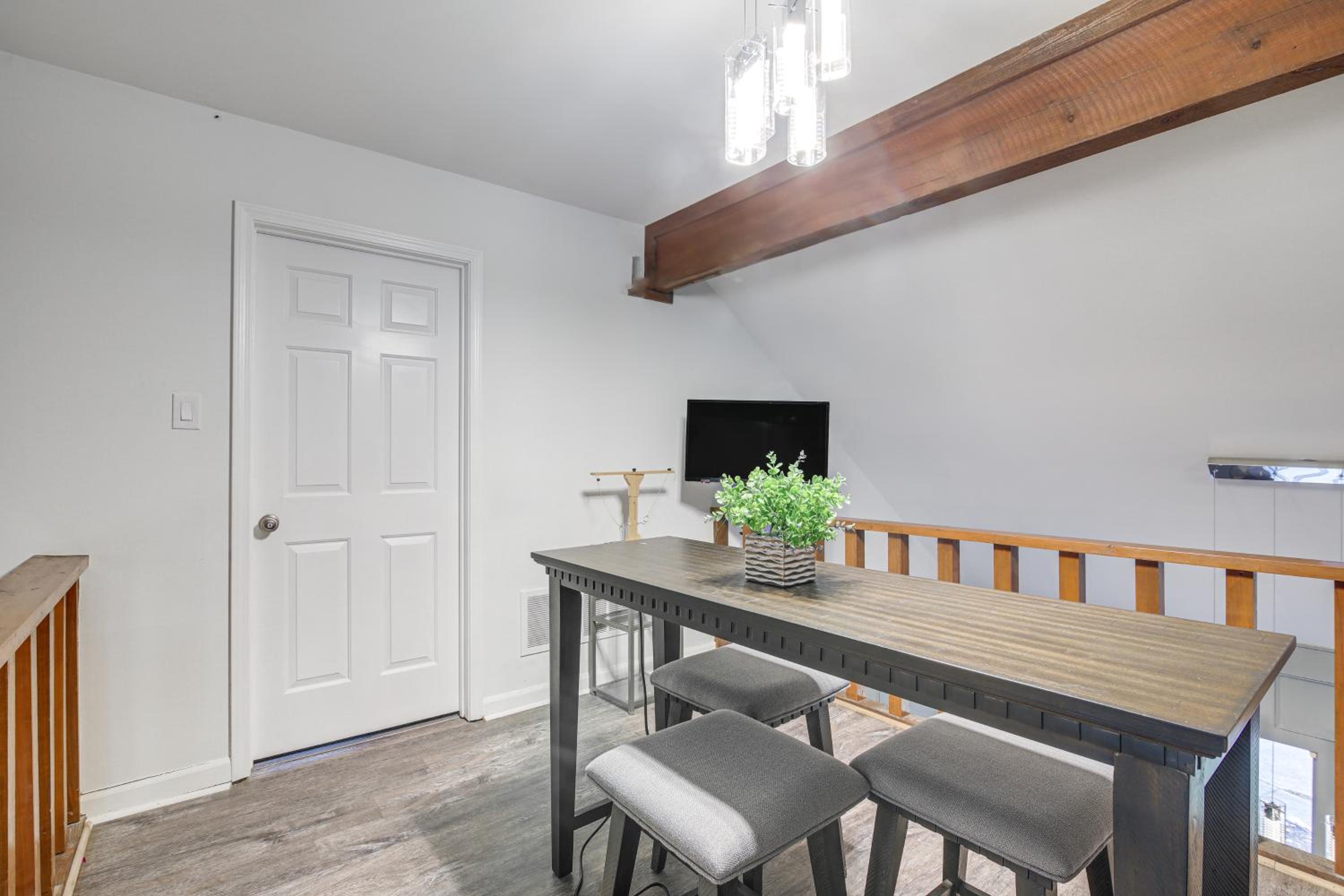 Private and Spacious Lakefront Home in Memphis!