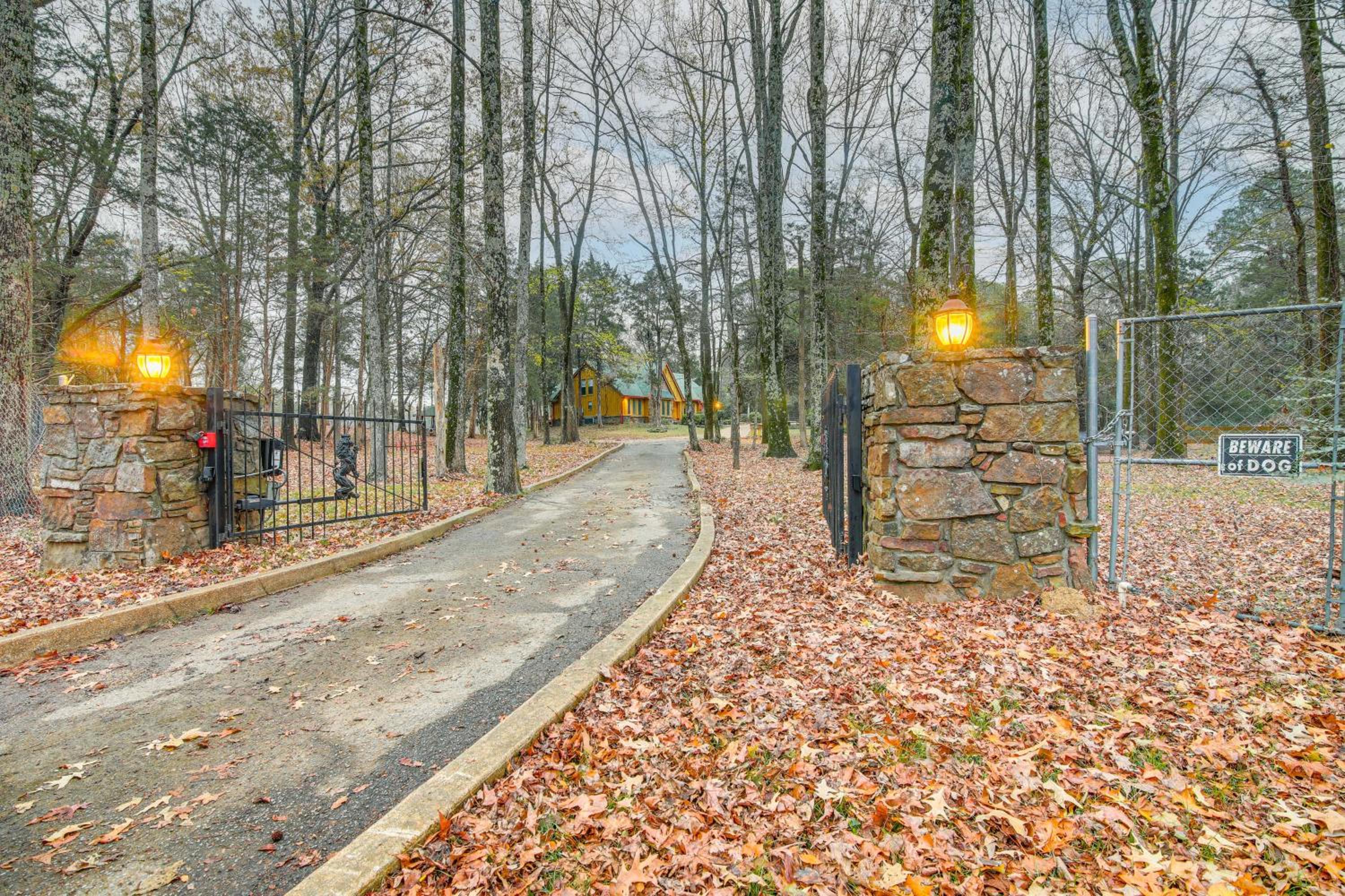 Private and Spacious Lakefront Home in Memphis!
