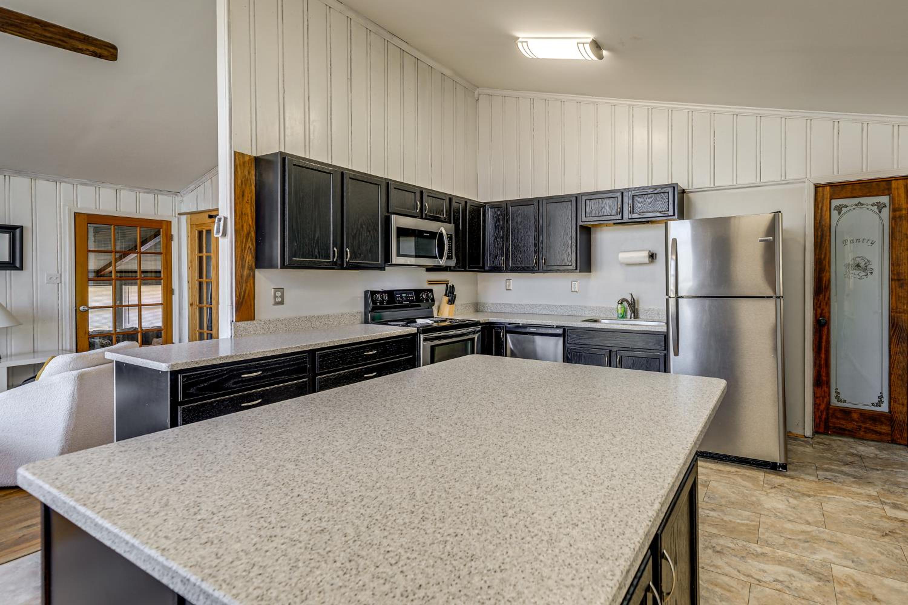 7 Mi to Neuse River! Family Home with Poolside Oasis
