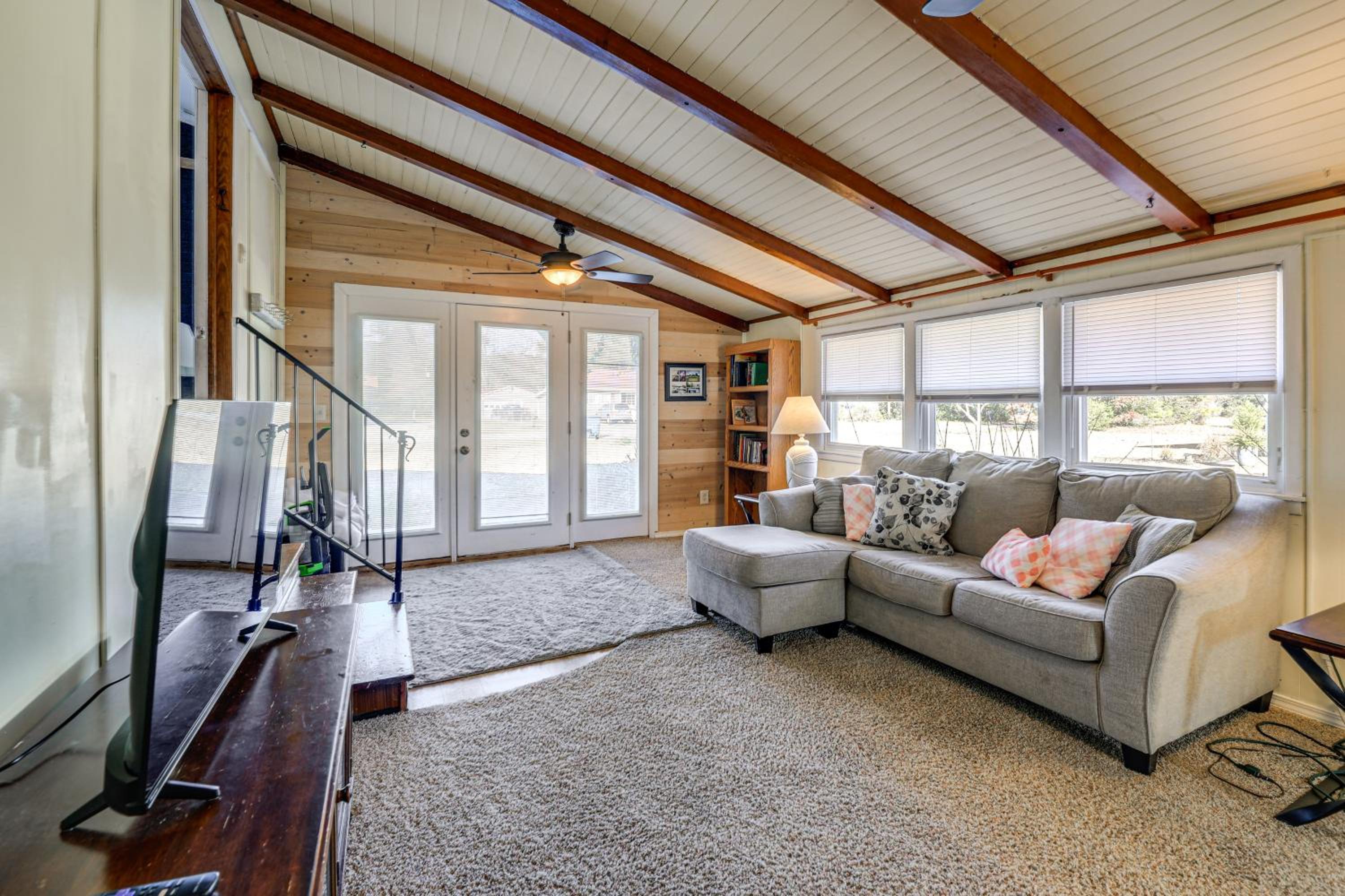 7 Mi to Neuse River! Family Home with Poolside Oasis