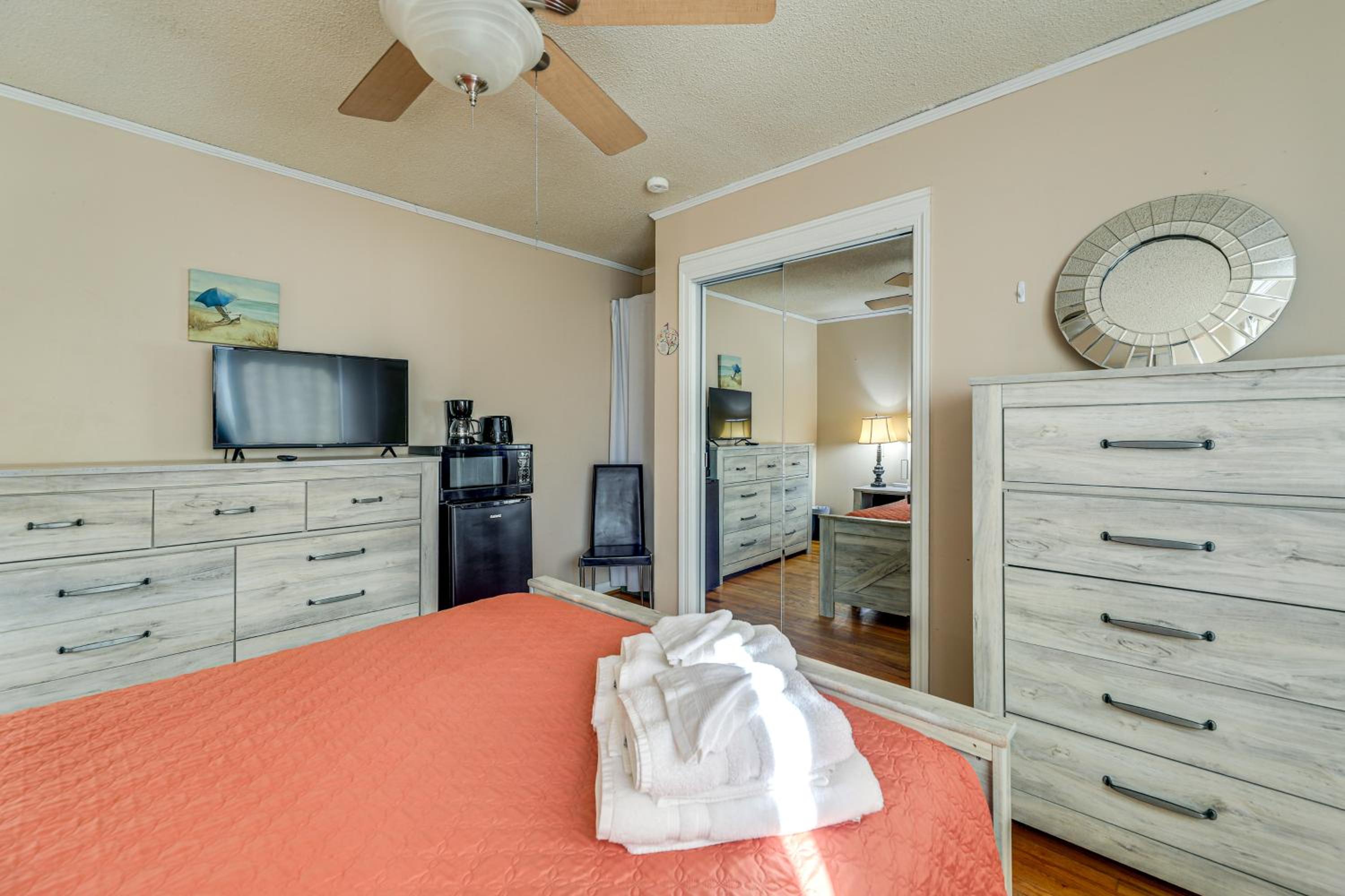 7 Mi to Neuse River! Family Home with Poolside Oasis