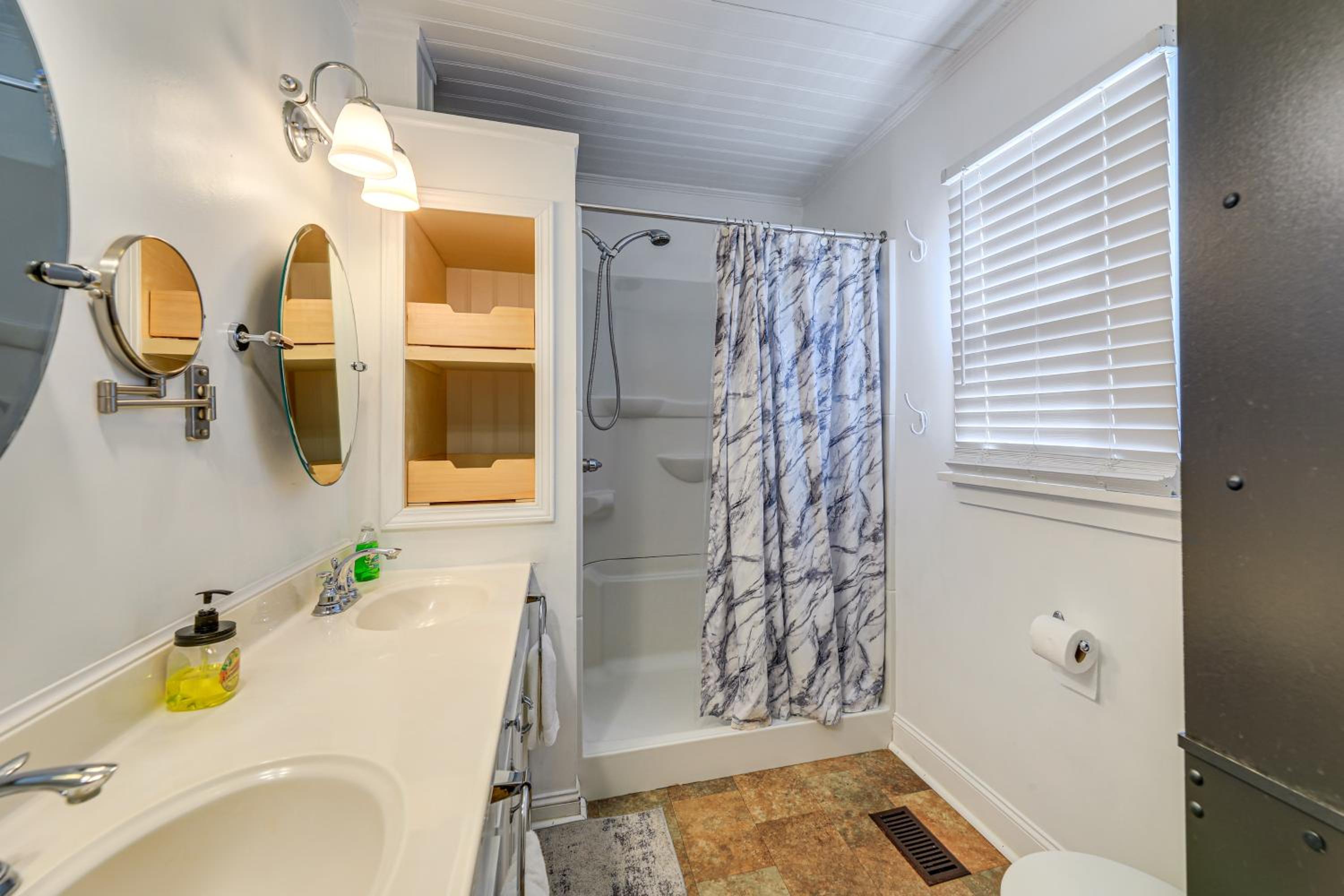 7 Mi to Neuse River! Family Home with Poolside Oasis